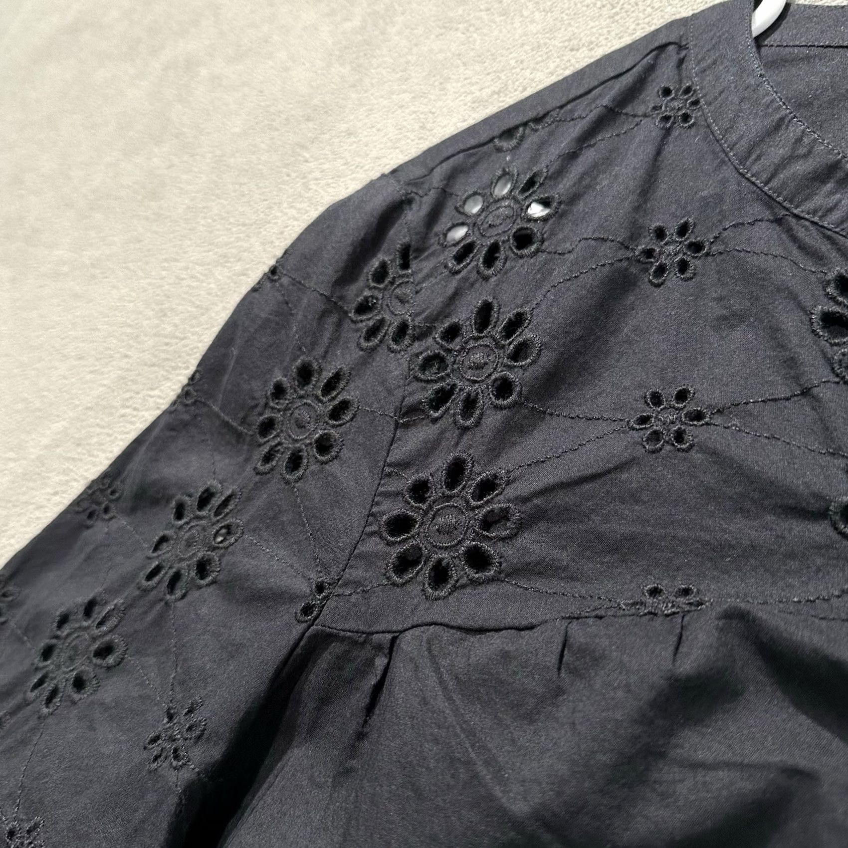 Croft & Barrow Croft & Barrow Shirt Women Large White Eyelet Black Floral Lace Sleeve Size L / US 10 / IT 46 - 7 Thumbnail