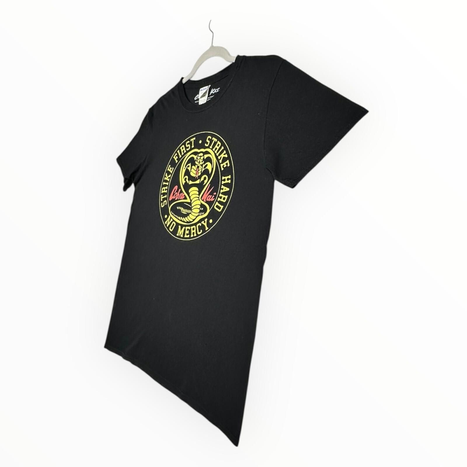 Gildan Cobra Kai T-Shirt Men's UK Size M Black Graphic Print Size US M / EU 48-50 / 2 - 3 Thumbnail
