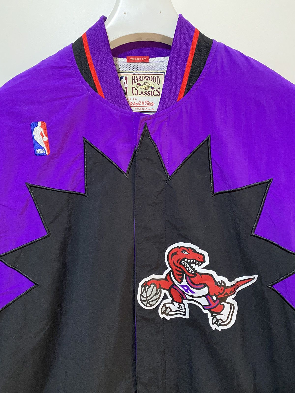 Mitchell & Ness Mitchell & Ness Raptor jacket size XL, black purple, used Size US XL / EU 56 / 4 - 3 Thumbnail