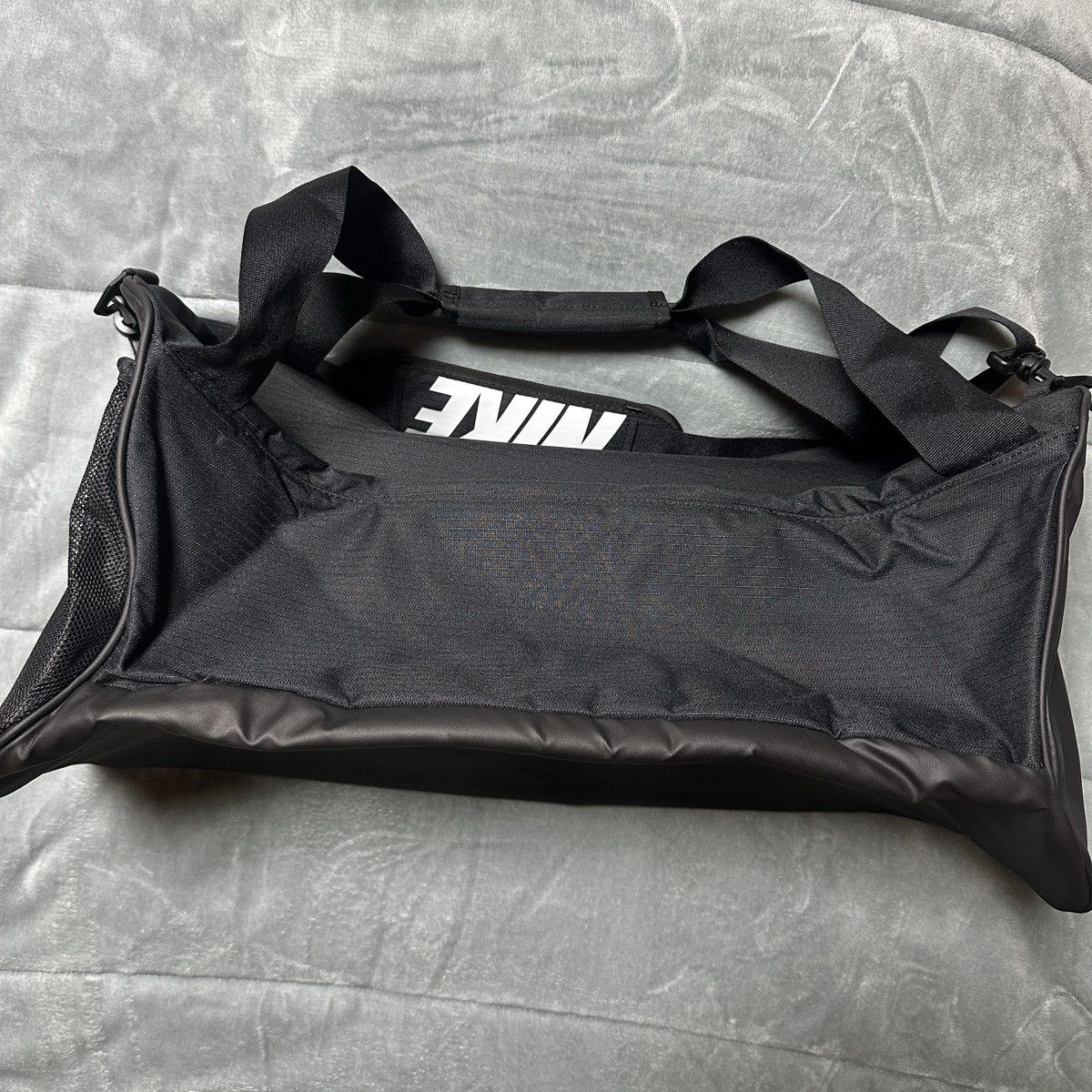 Nike NEW Nike Brasilia Training Medium Duffle Gym Bag, BA5955-010 Size 46 - 11 Thumbnail