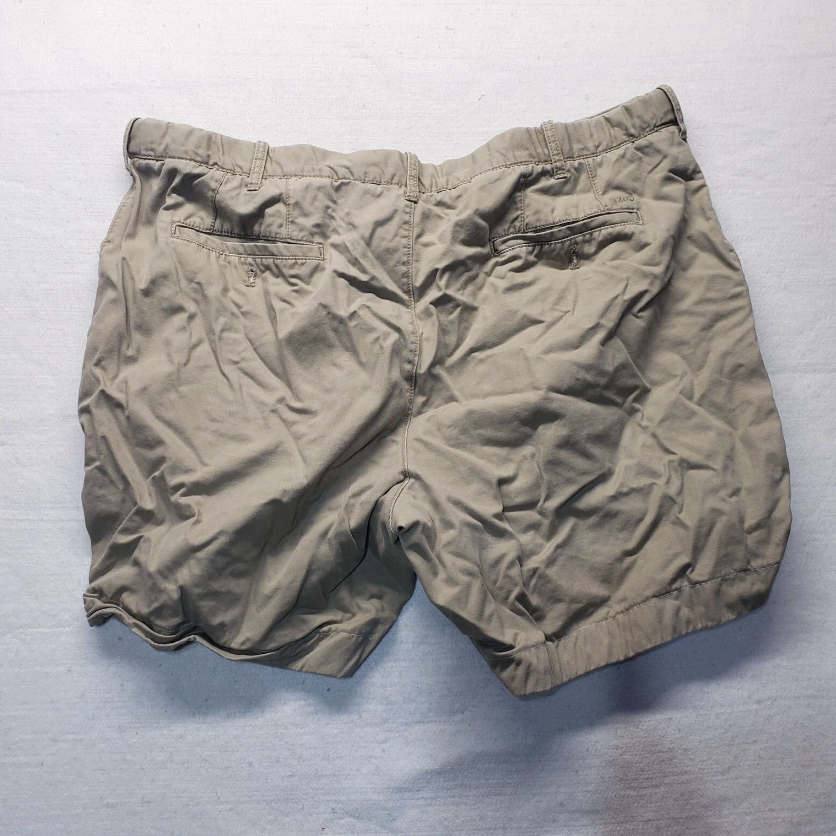 Izod IZOD Shorts Chino Cotton Pleated Front Brown Tan 46 Adult Men's Size 46 Brown Izod Short Mens 90s? Size US 30 / EU 46 - 7 Thumbnail