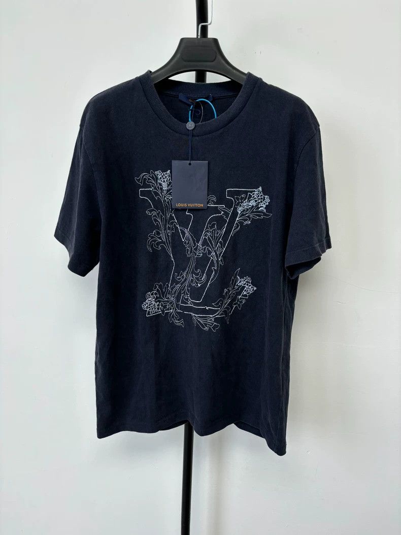 Louis Vuitton Louis Vuitton Embroidered Logo Short Sleeve Tee - dmc Size US M / EU 48-50 / 2 - 1 Thumbnail
