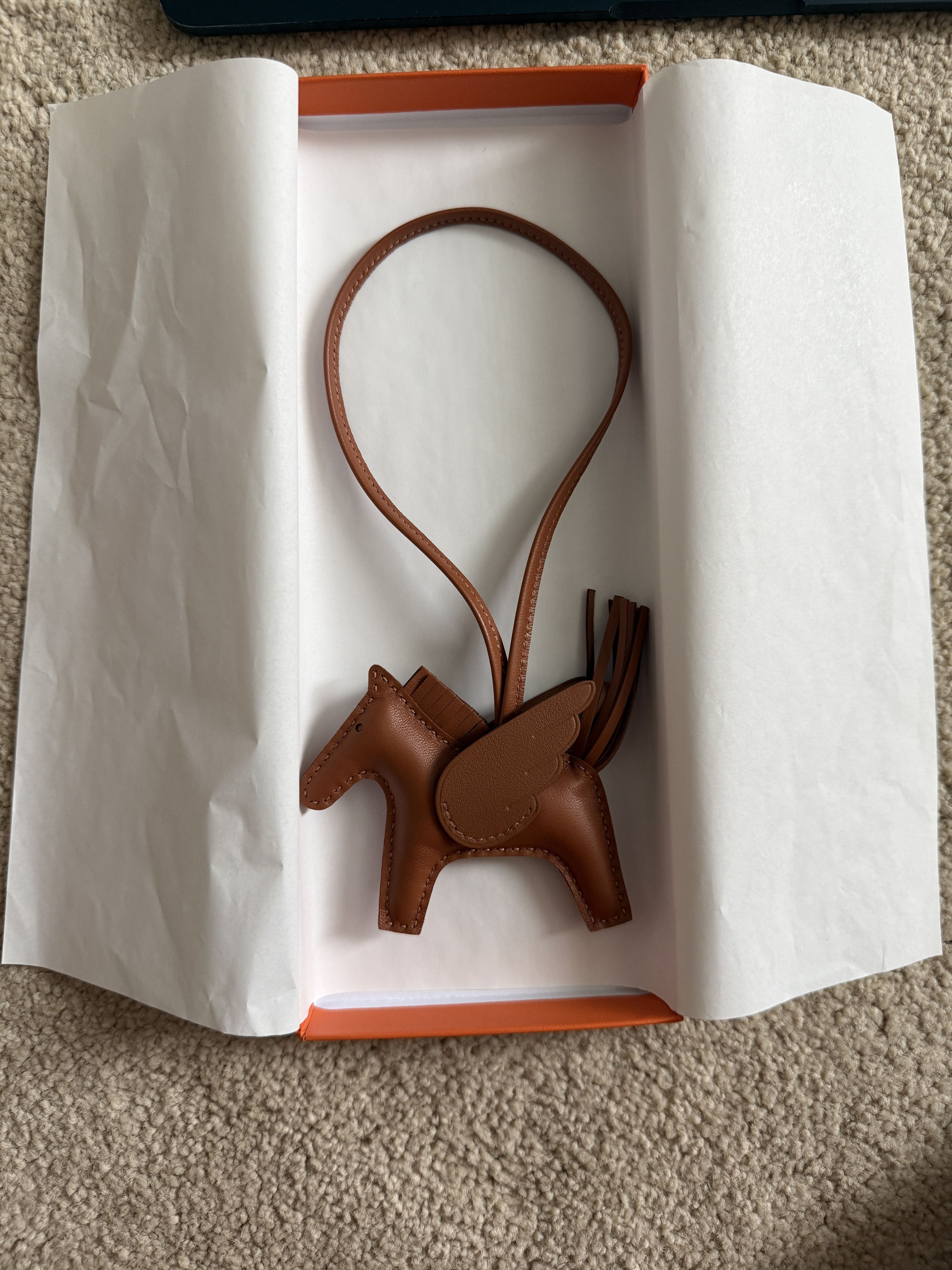 Hermes New Hermès Gold Pegase Rodeo Charm PM Size Size ONE SIZE - 1 Thumbnail