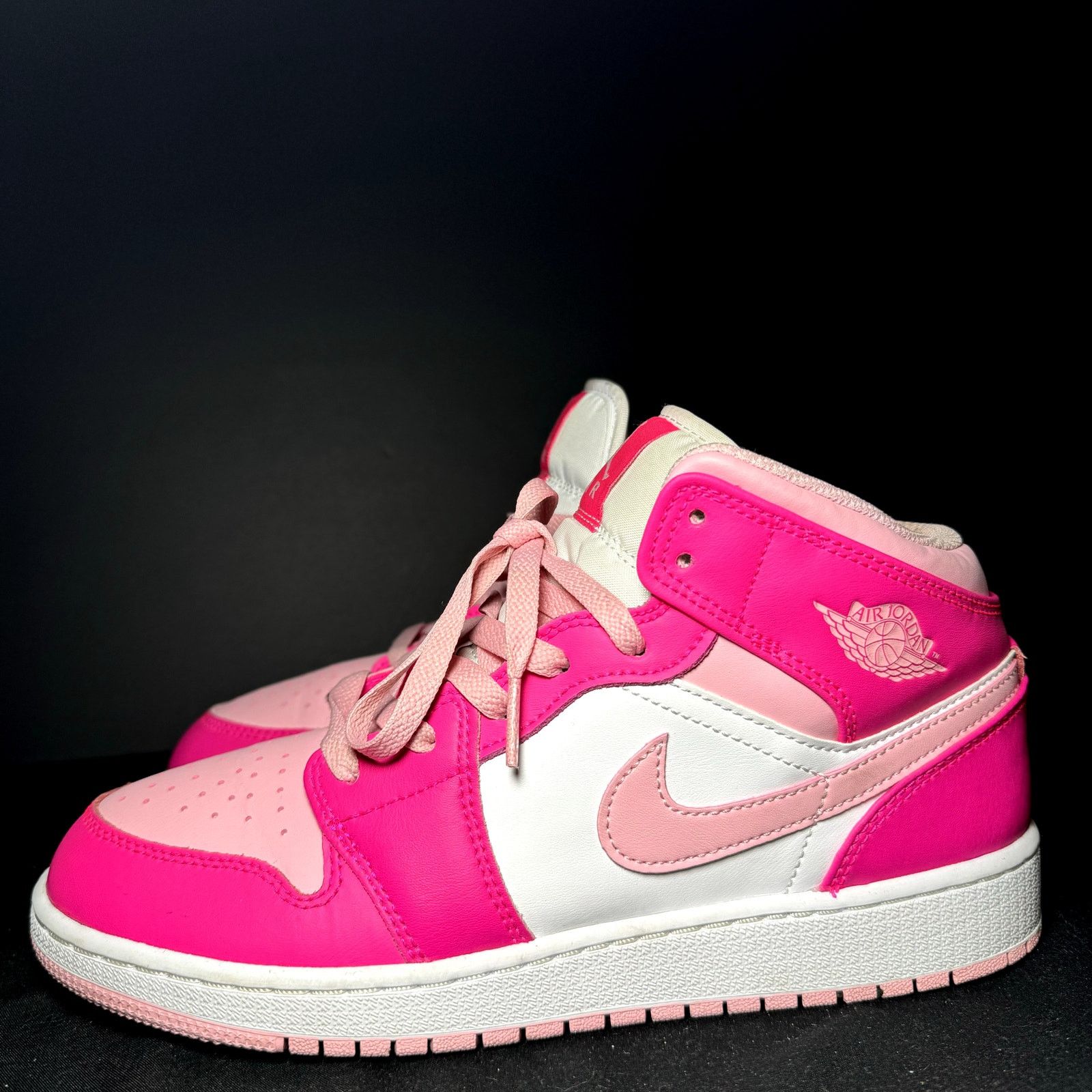 Jordan Brand × Nike Nike Air Jordan 1 Mid GS Fierce Pink Men's Shoes - Size 7 Size US 7 / EU 40 - 8 Thumbnail