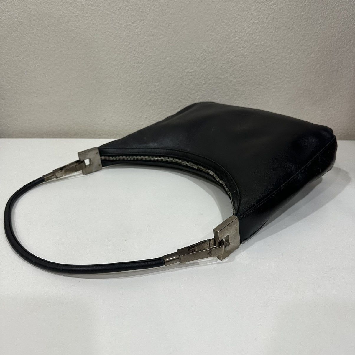 Gucci ‼️YES‼️ VINTAGE GUCCI LEATHER SHOULDER BAG Size ONE SIZE - 4 Thumbnail