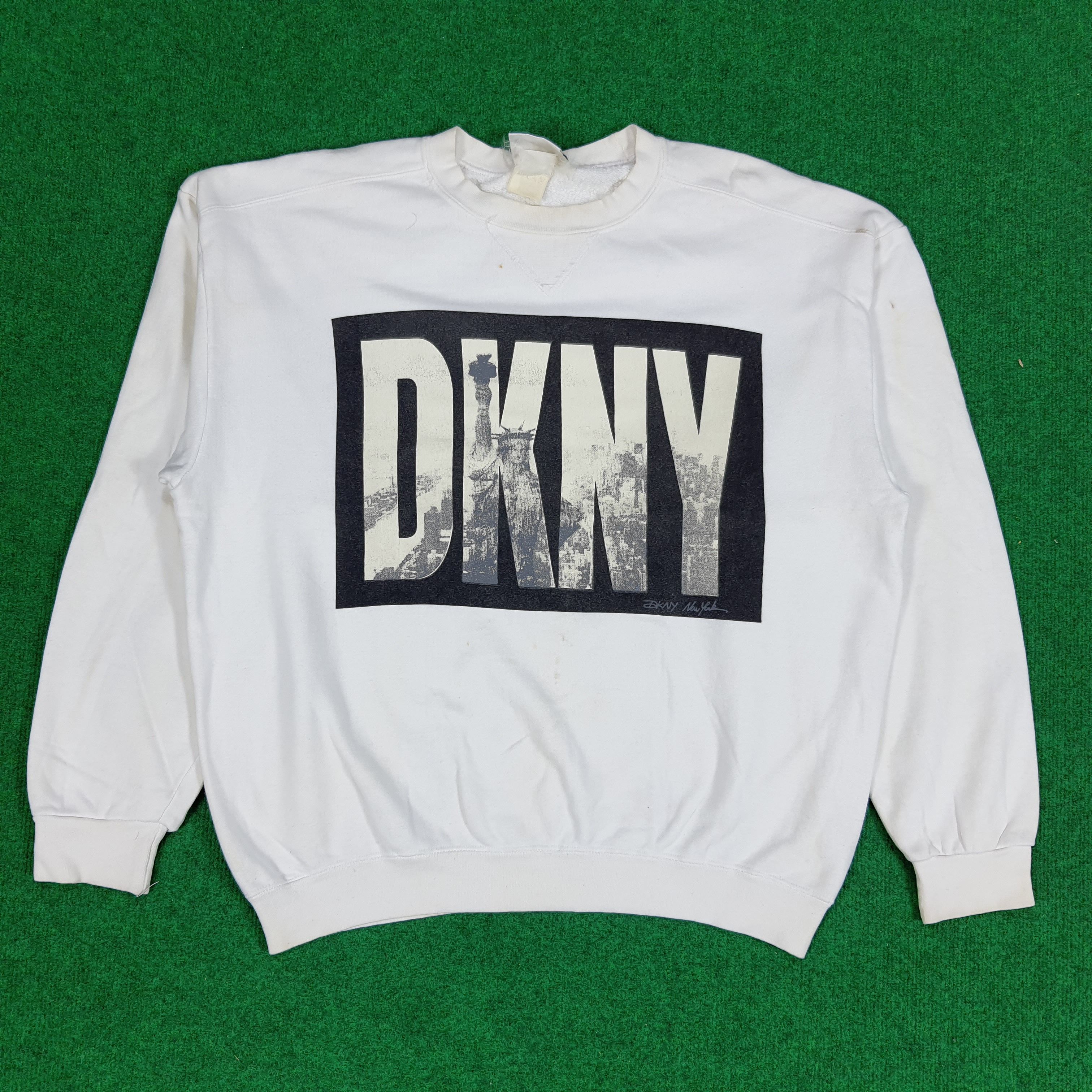 DKNY × Vintage Vintage DKNY New York Streetwear Sweatshirt Size US L / EU 52-54 / 3 - 1 Thumbnail