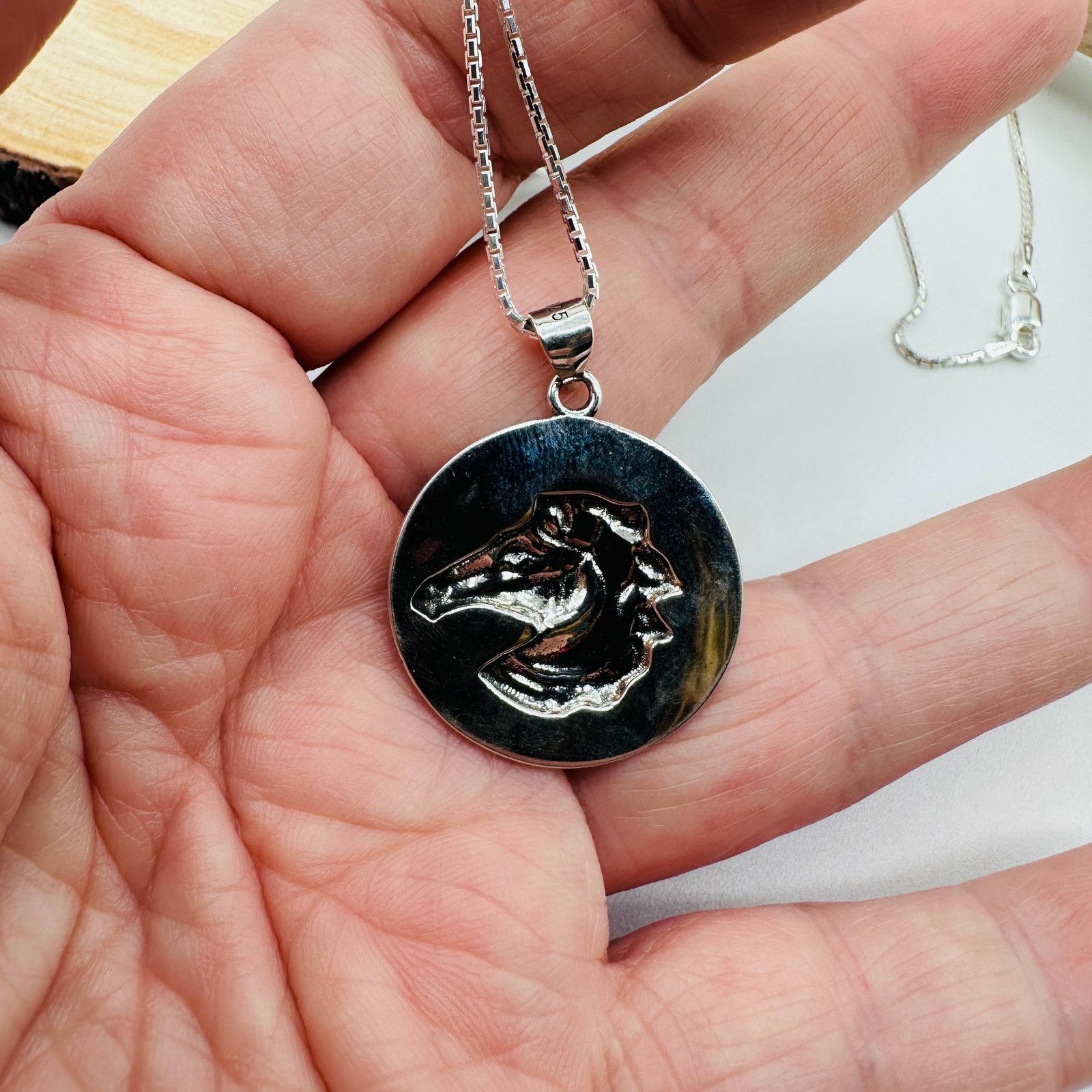 The Unbranded Brand Sterling Silver Horse Medallion Necklace Size ONE SIZE - 10 Thumbnail