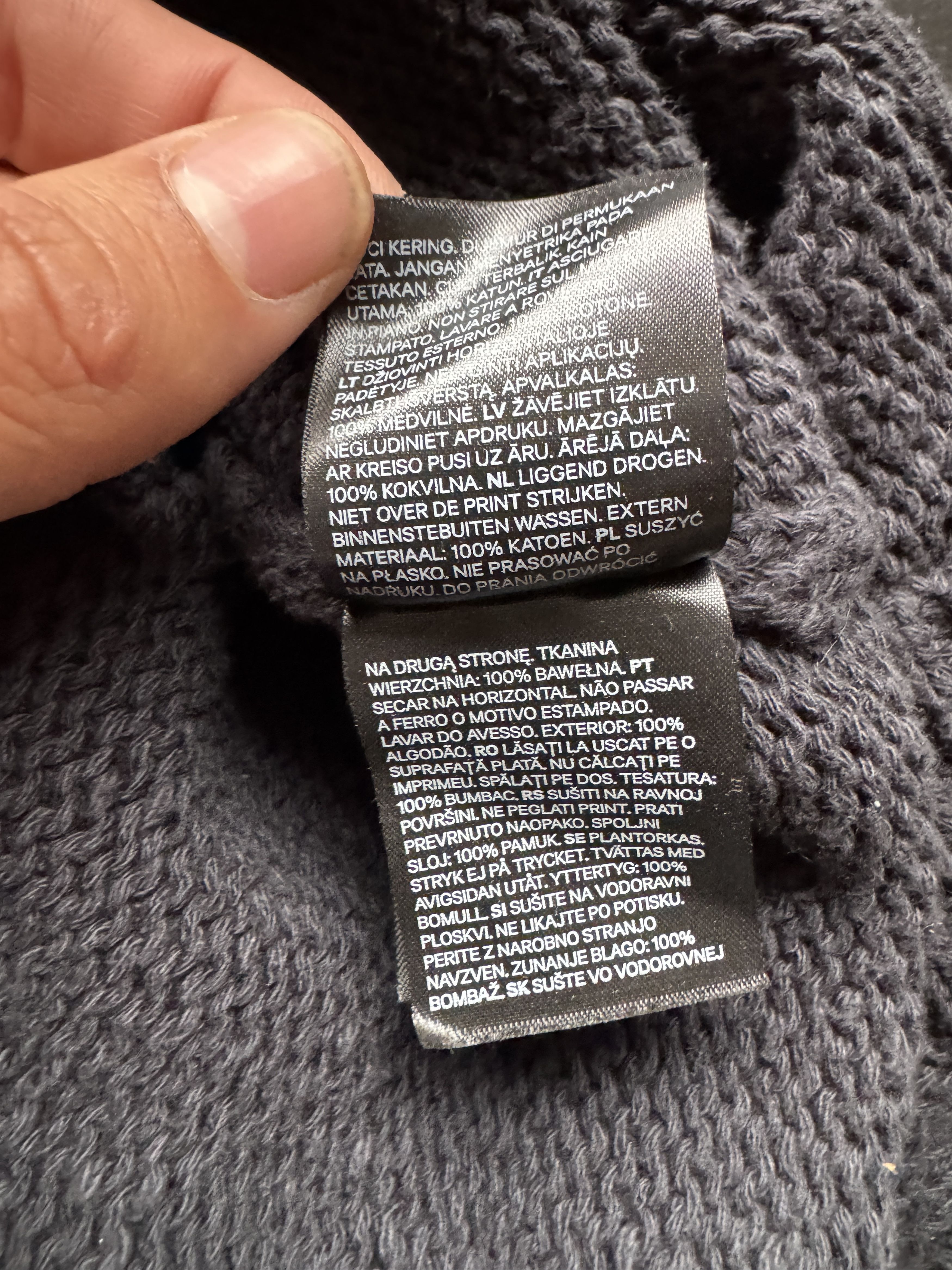 H&M × Jean-Michel Basquiat × Who Decides War V-Neck Graphic Knit Sweater Size US M / EU 48-50 / 2 - 14 Thumbnail