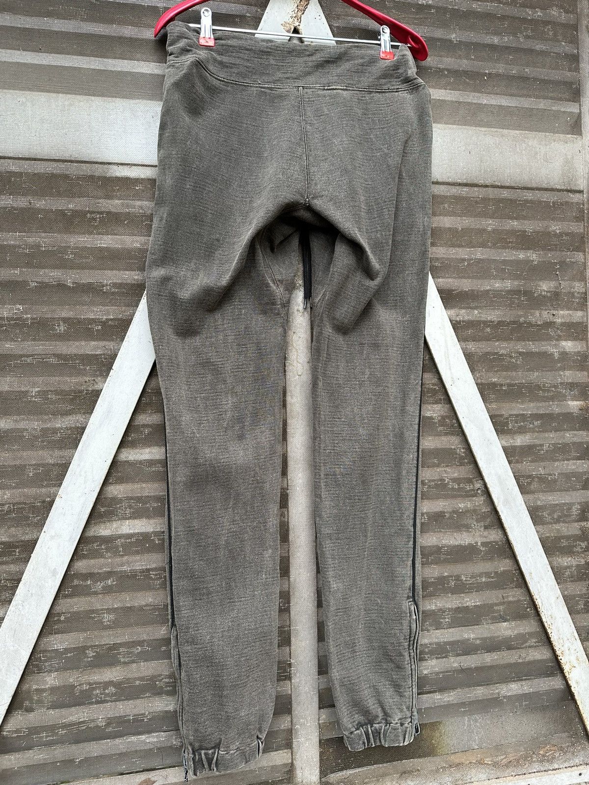RIPVANWINKLE RIP VAN WINKLE DUSTY BLACK JOGGER PANTS RIRI ZIPPER Size US 30 / EU 46 - 9 Thumbnail