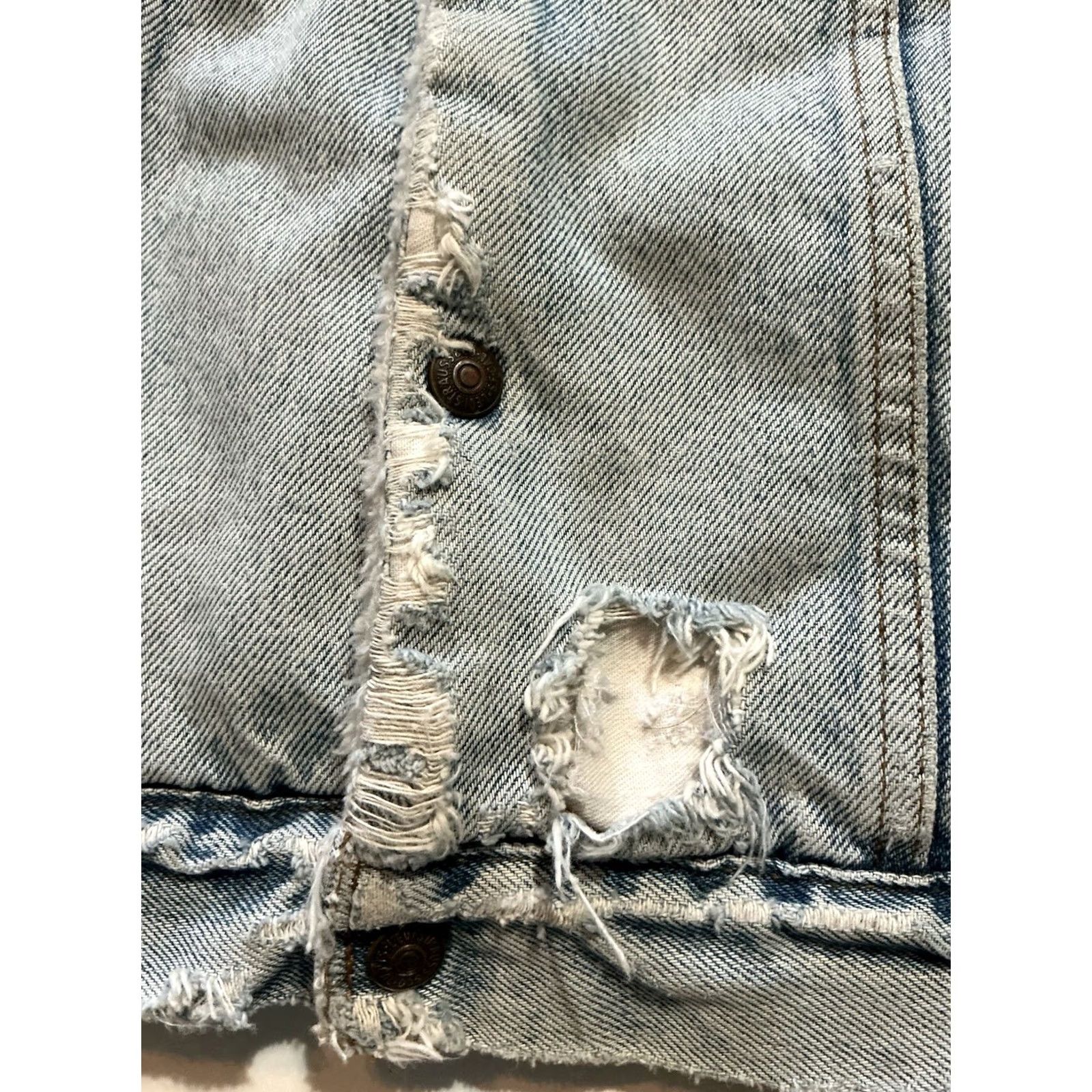 Vintage VINTAGE Levi’s Denim Trucker Jacket Shirt 40R Mens 1980s Made In USA Sherpa Lined Distressed Size US 40 / EU 56 - 7 Thumbnail