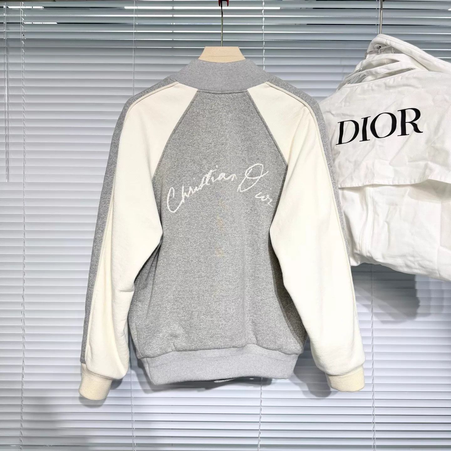Dior DIOR 25 Gray XS Pilot Lily of the Valley Embroidery Near New Size US XS / EU 42 / 0 - 2 Thumbnail