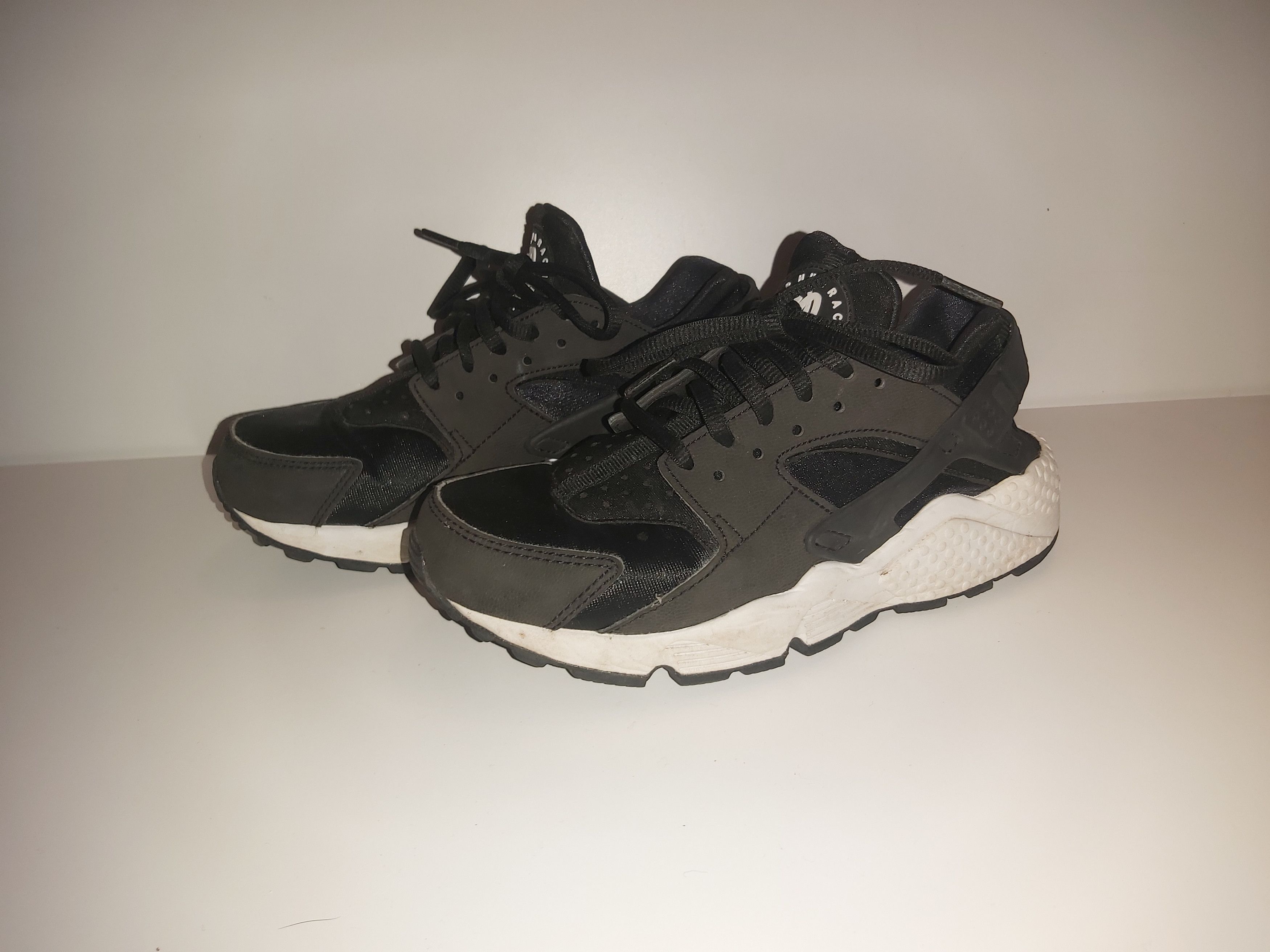 Nike 35,5eur 5us NIKE AIR HUARACHE WMNS "Black-White" 634835-006 Size US 5 / IT 35 - 3 Thumbnail