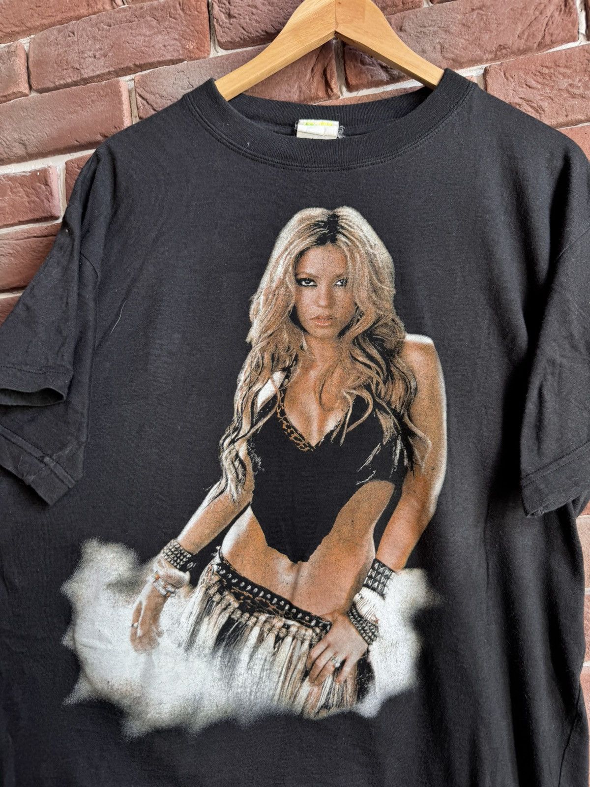 Vintage Vintage 2003 Shakira Tour Of The Mongoose T-Shirt Pop Band Size US L / EU 52-54 / 3 - 3 Thumbnail
