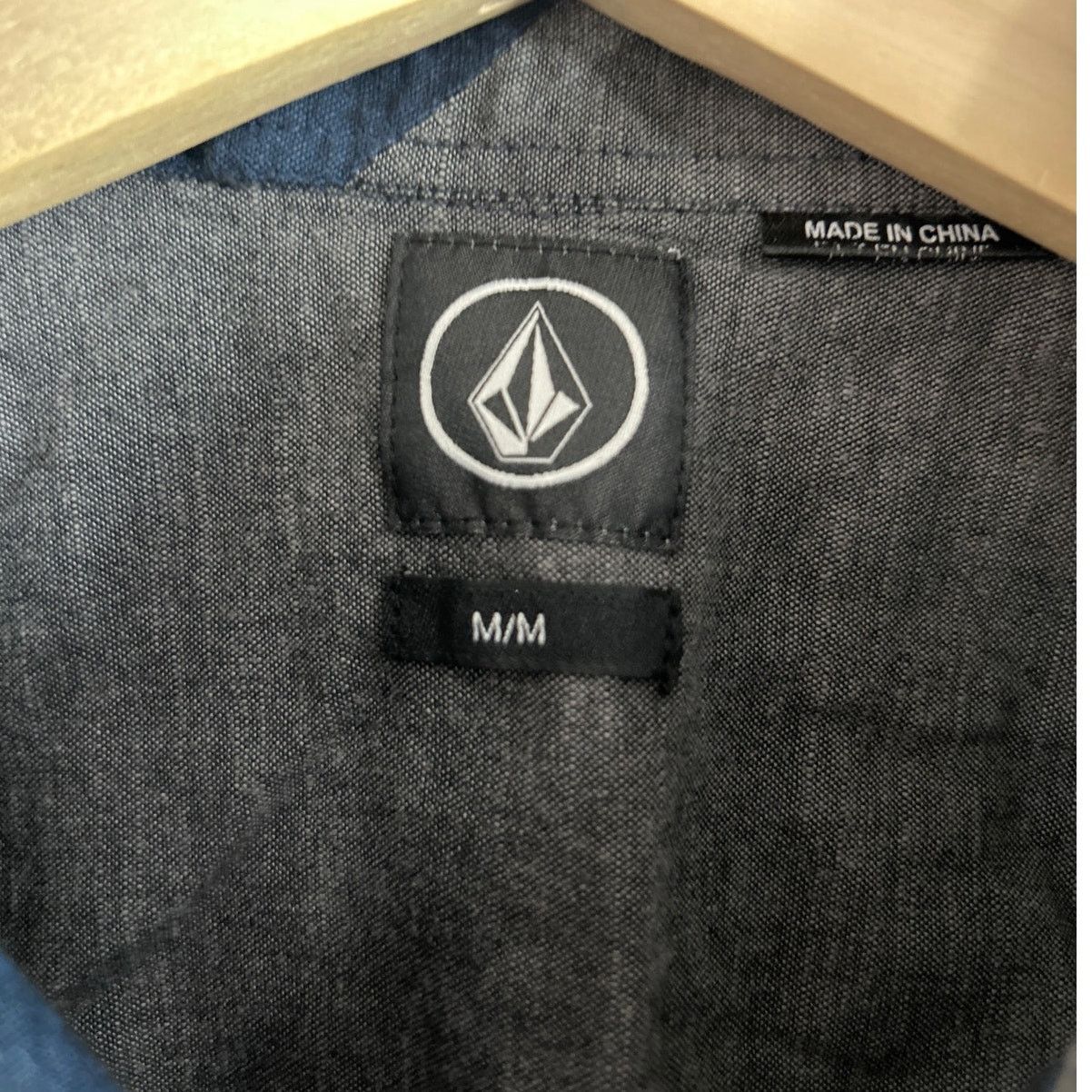 Volcom Volcom Men's Blue Button Up Long Sleeve Medium 100% Cotton Size US M / EU 48-50 / 2 - 4 Thumbnail
