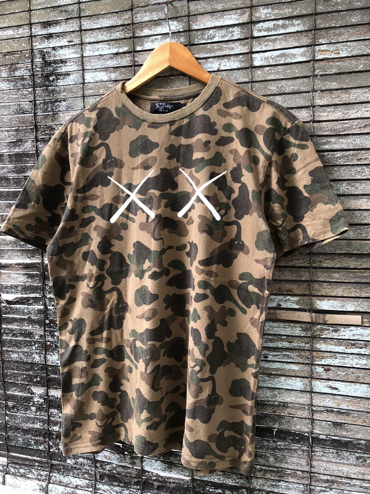 Japanese Brand RARE Vintage Japanese Brands Kaws Camo Tshirt Size US L / EU 52-54 / 3 - 3 Thumbnail