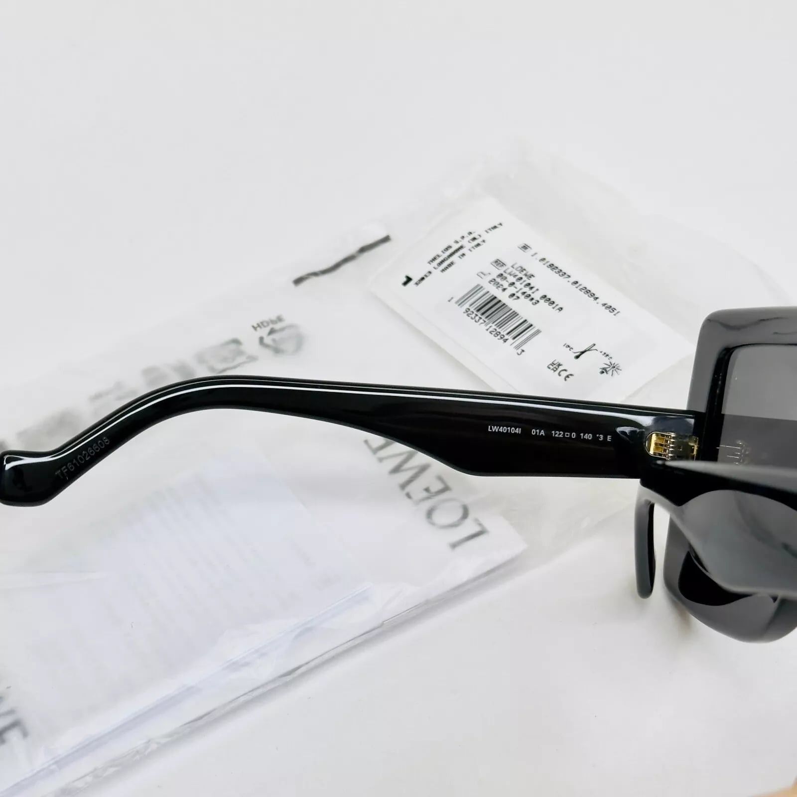 Loewe LOEWE SCREEN Chunky ANAGRAM LW40104I 40104 Unisex Sunglasses Size ONE SIZE - 3 Thumbnail