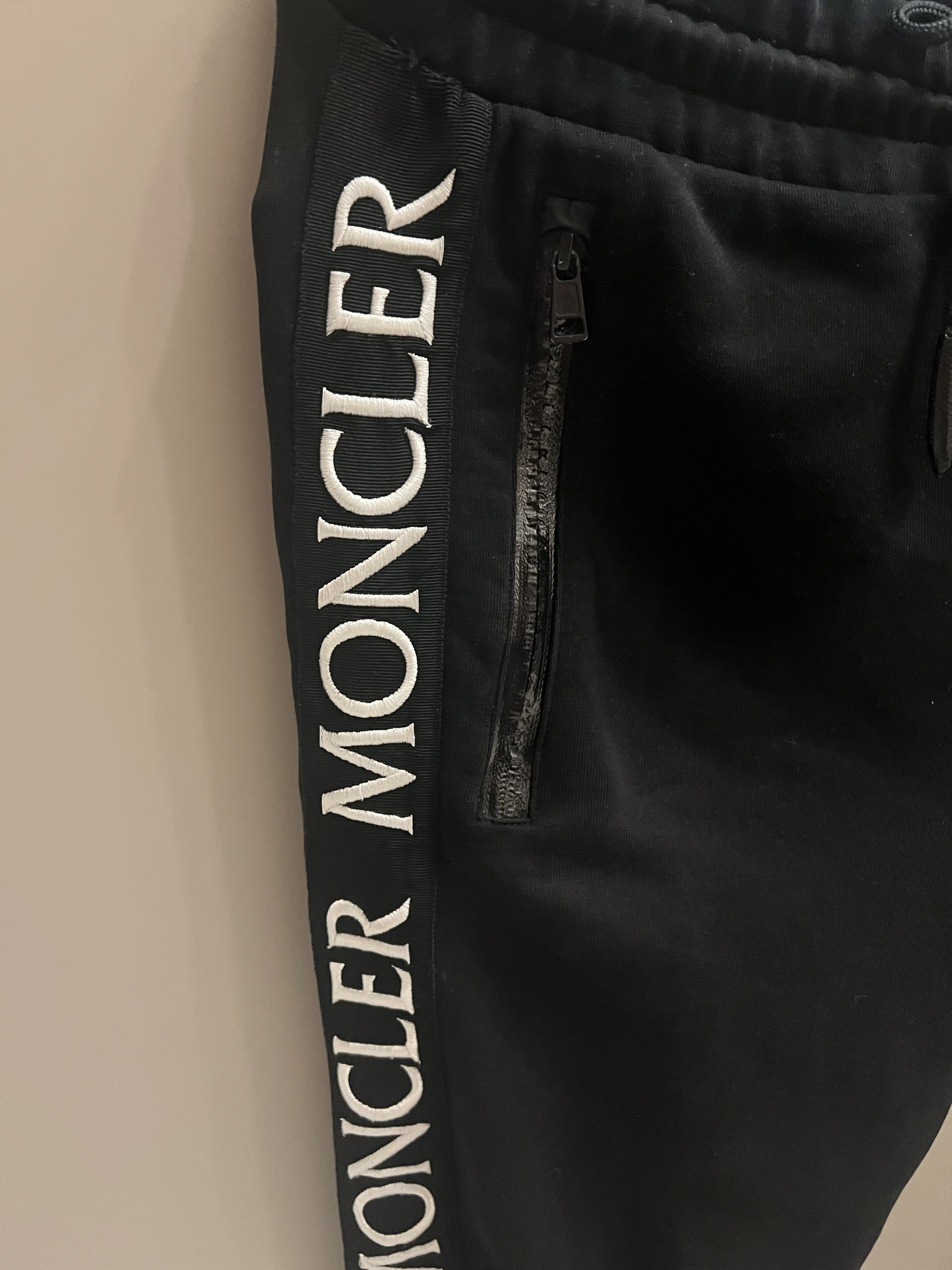 Moncler Moncler Cotton Joggers with Logo Patch Size US 34 / EU 50 - 4 Thumbnail