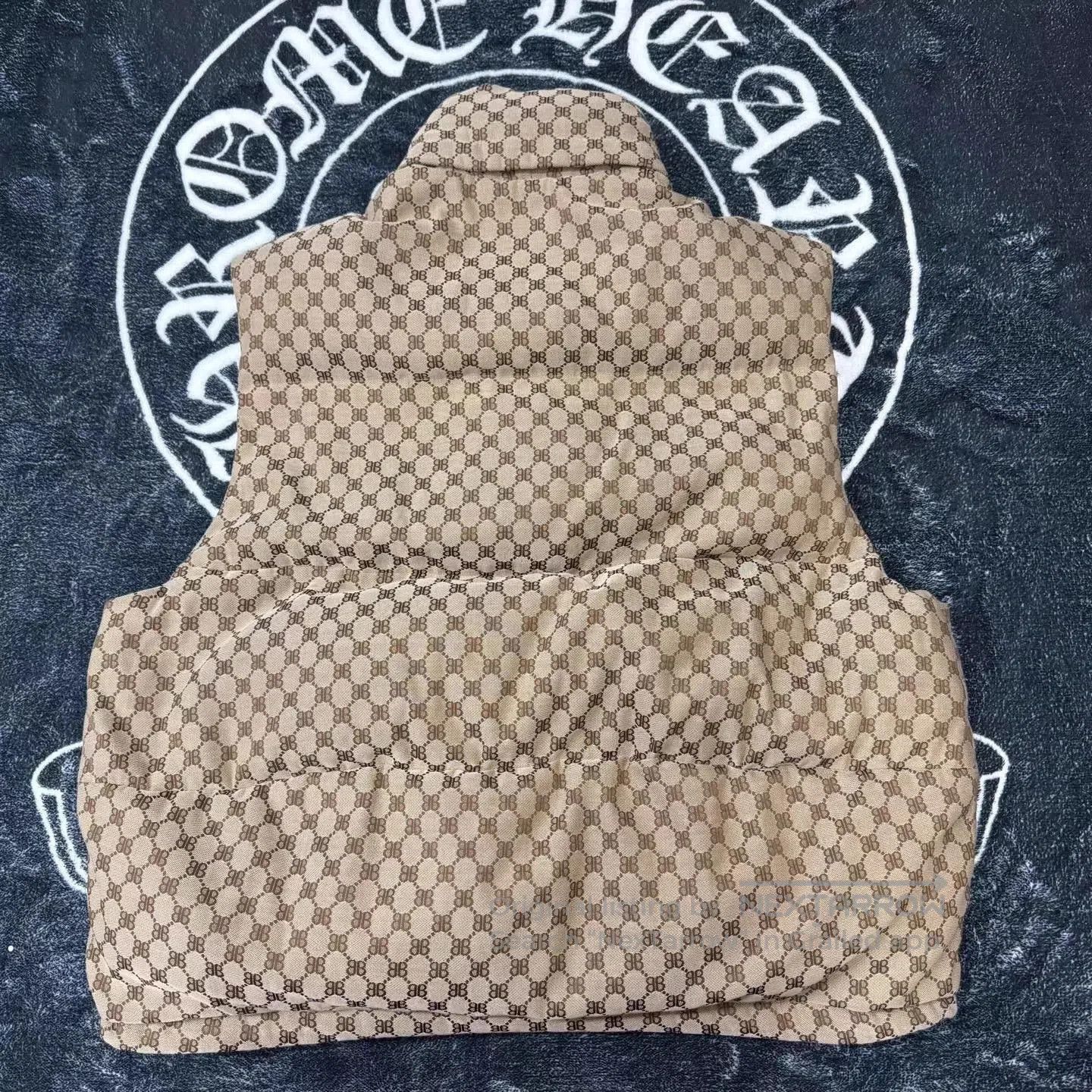 Balenciaga Brown Patterned Puffer Vest Size L. Size US L / EU 52-54 / 3 - 2 Thumbnail
