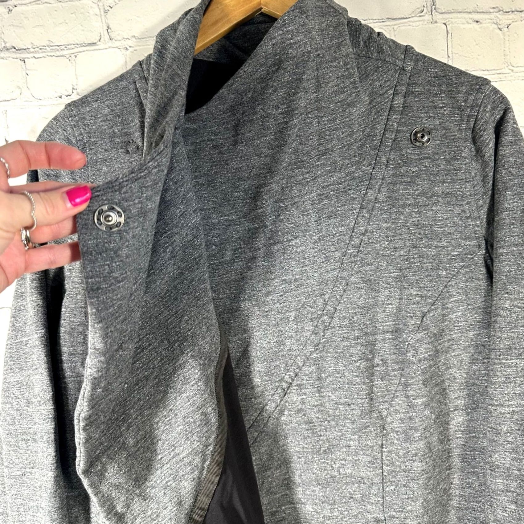 Lululemon VINTAGE Lululemon Thats a Wrap Cardigan Grey Heathered Asymmetrical Snap Long Sleeve Size 8 Womens Sweater Size M / US 6-8 / IT 42-44 - 4 Thumbnail