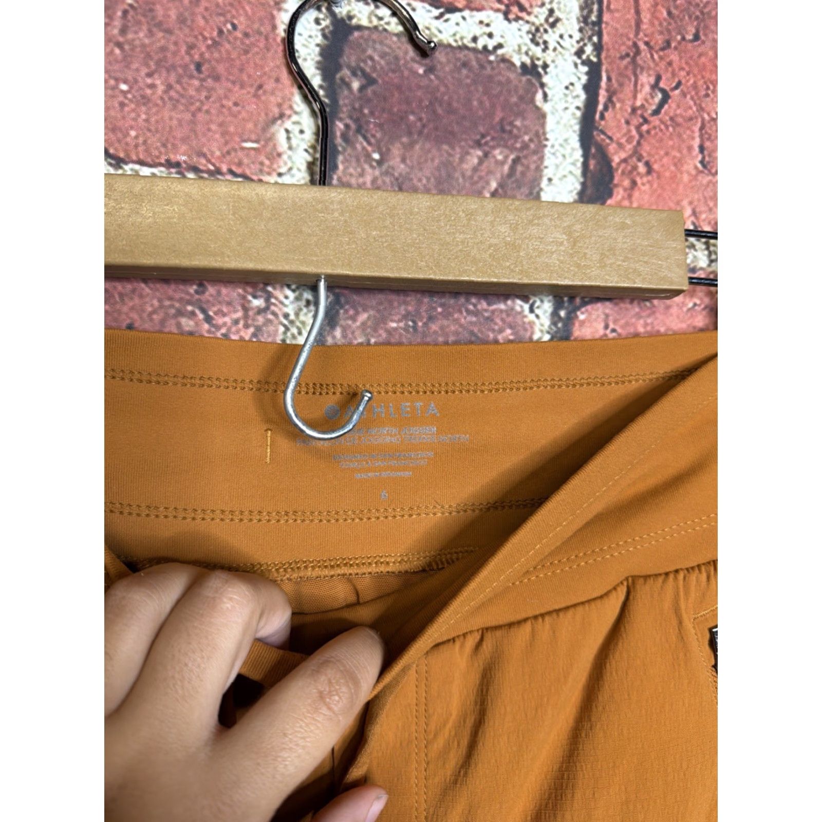 Athleta Athleta Jogger Pants Womens 6 Apricot Trekkie North Crop Drawstring Pockets Size 28" / US 6 / IT 42 - 2 Thumbnail
