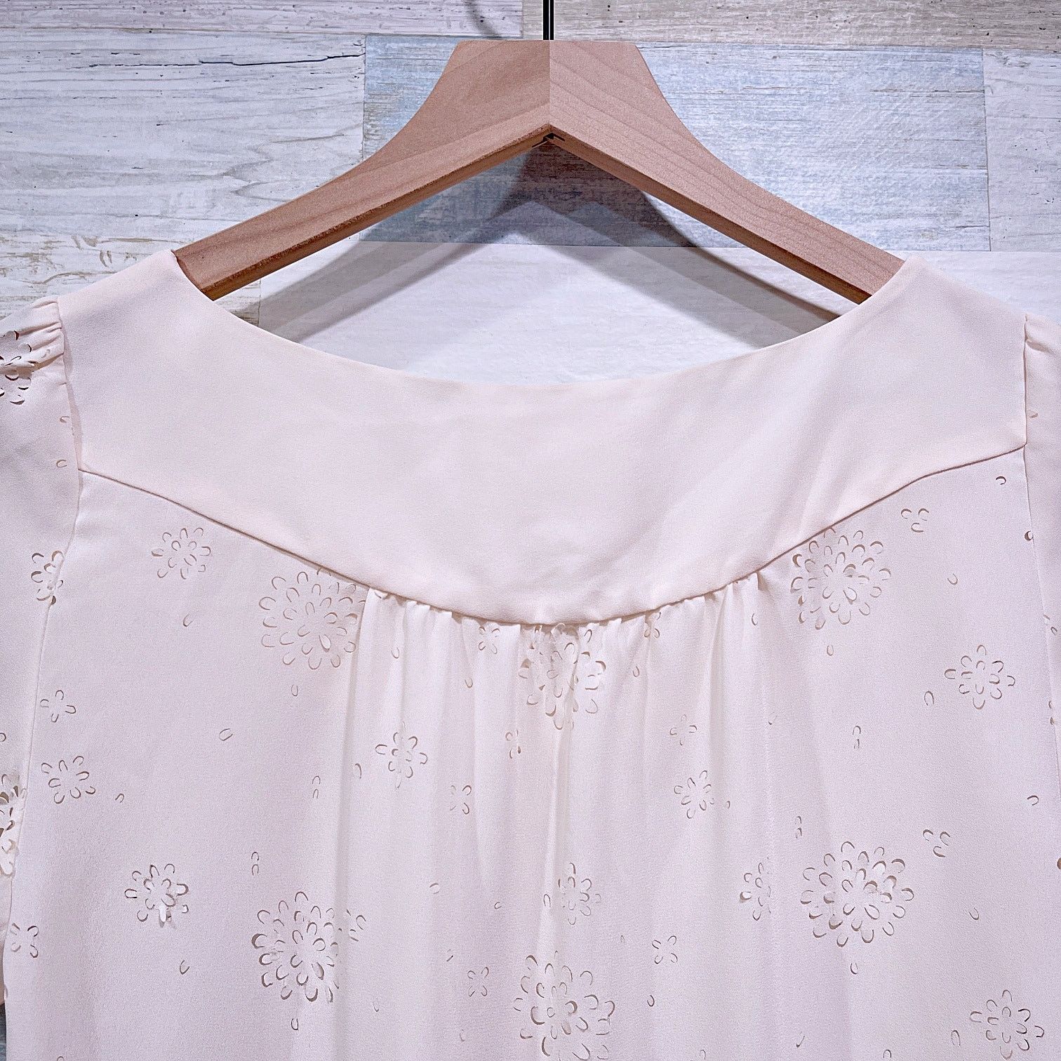 Anthropologie Anthropologie Floral Laser Cut Blouse Cream Womens 4 Size S / US 4 / IT 40 - 4 Thumbnail