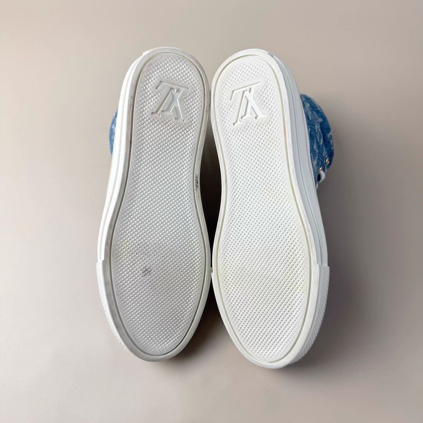 Louis Vuitton Louis Vuitton white/blue monogram sneakers EU 36 95 new Size US 5 / IT 35 - 7 Thumbnail