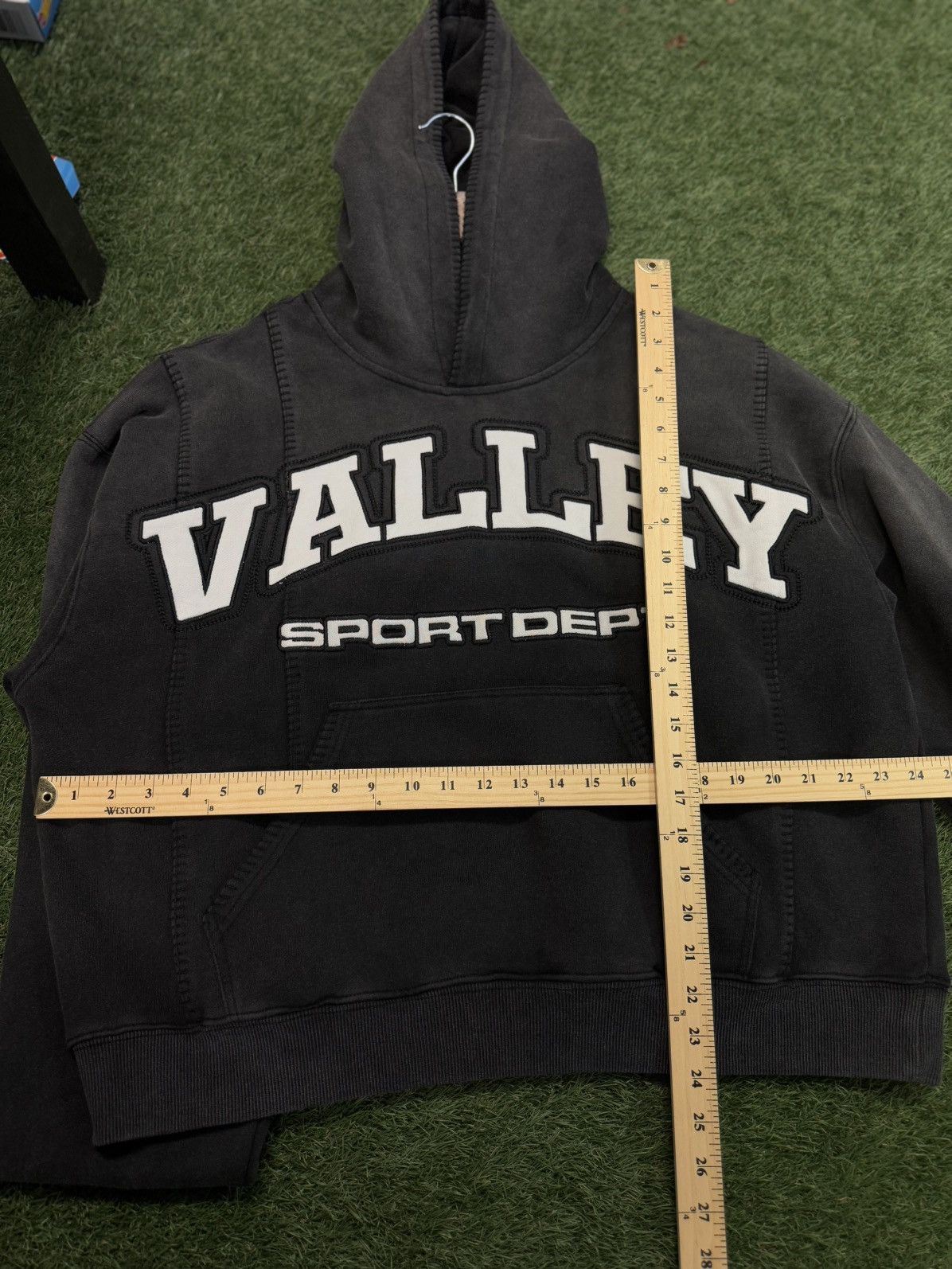 Vale Valley Black Widow Pullover Hoodie Size XL (NEW) Size US XL / EU 56 / 4 - 8 Thumbnail