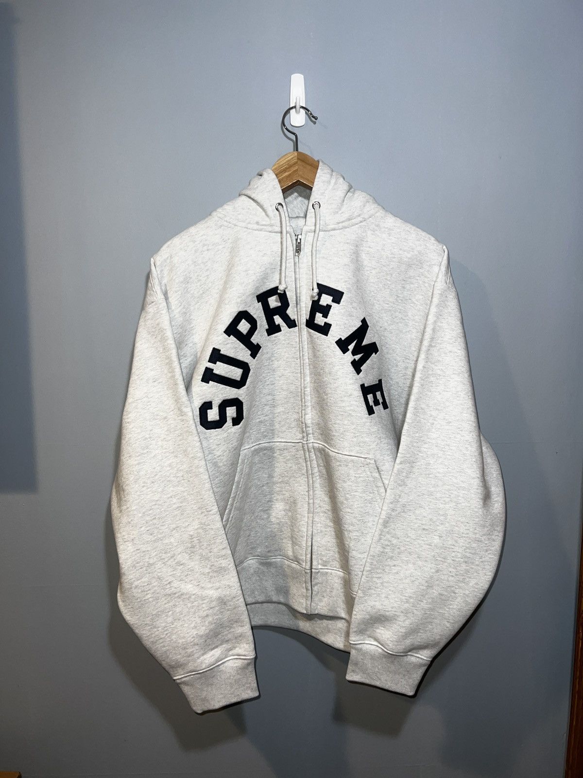 Supreme Champion Zip Up Hooded Ash Grey 商品詳細ご覧いただき