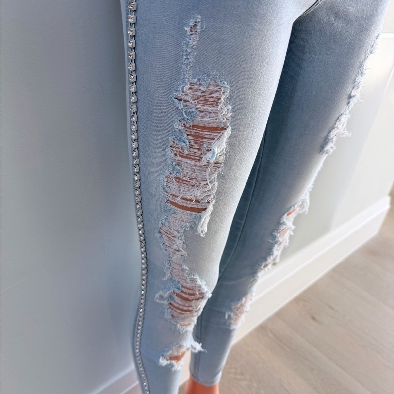 Other Pitbull High Waisted Light Wash Blue Ripped Distressed Jeans Size 23" - 13 Thumbnail