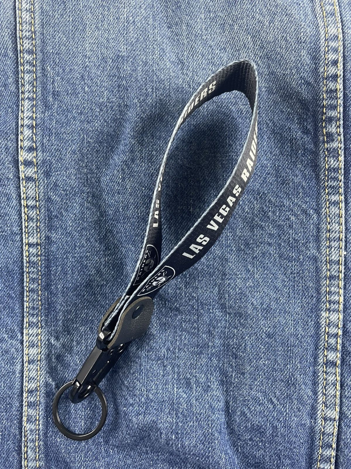 Other Las Vegas Raiders Keychain Size ONE SIZE - 2 Thumbnail