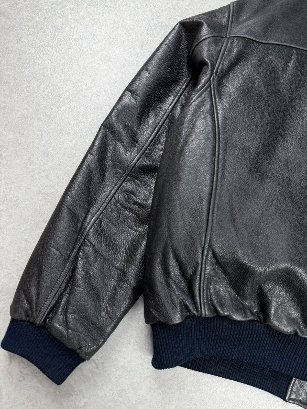 Levi's Vintage Clothing Vintage Levis Black Leather Aviator Bomber Jacket Size L Size US L / EU 52-54 / 3 - 15 Thumbnail