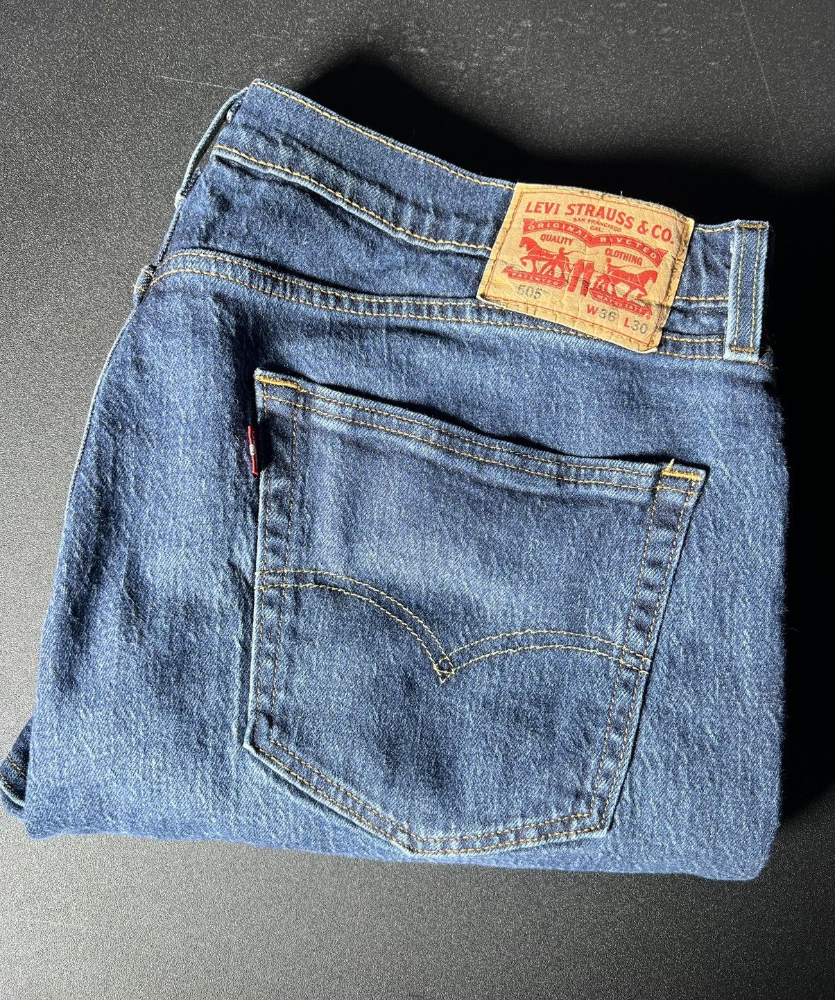 Levi's Levis 505 Denim Jeans Size 36 x 30 Worn Size US 36 / EU 52 - 2 Thumbnail