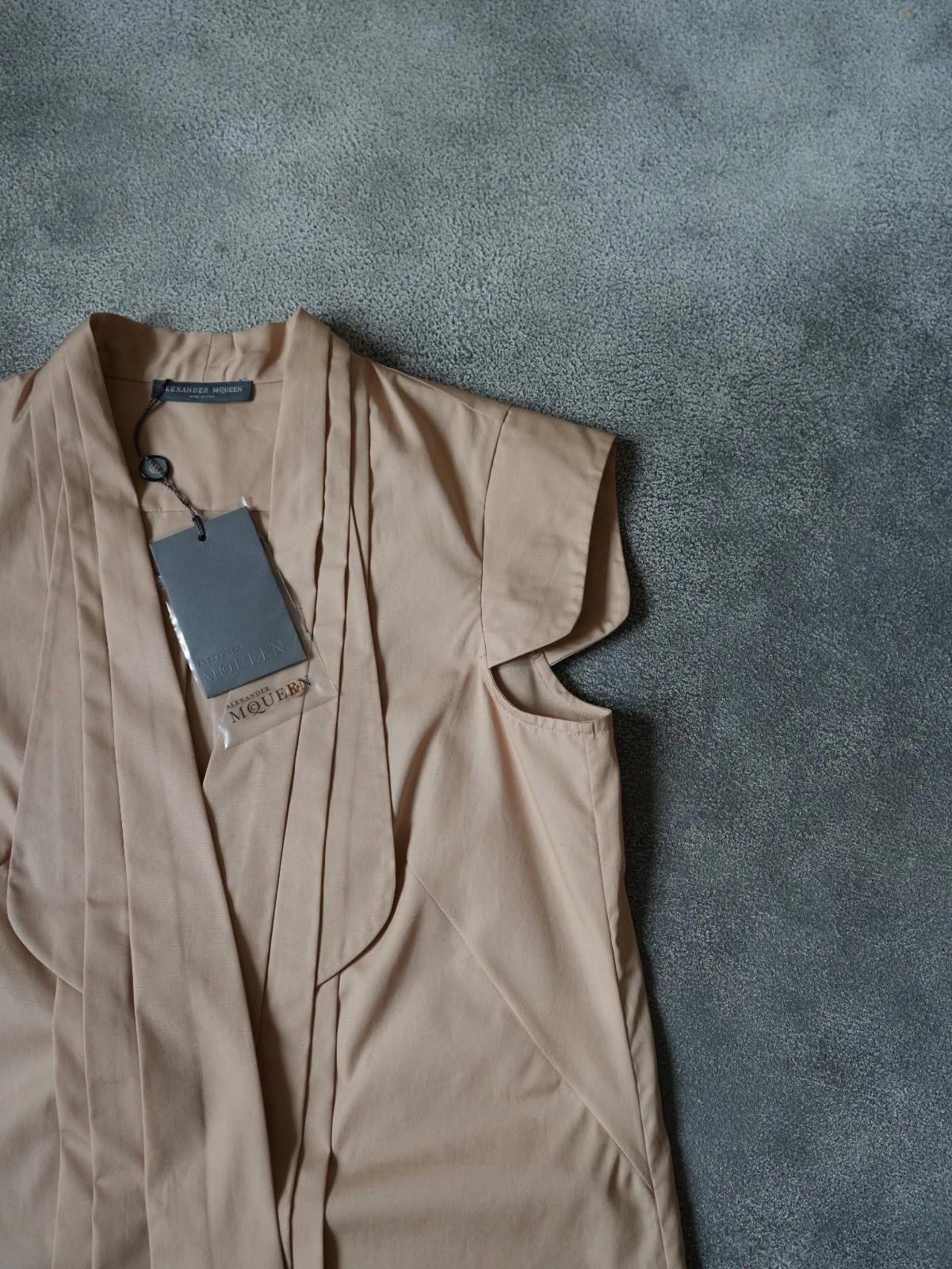 Alexander McQueen !BNWT S/S 2010 Alexander McQueen Asymmetric Blouse Size S / US 4 / IT 40 - 4 Thumbnail