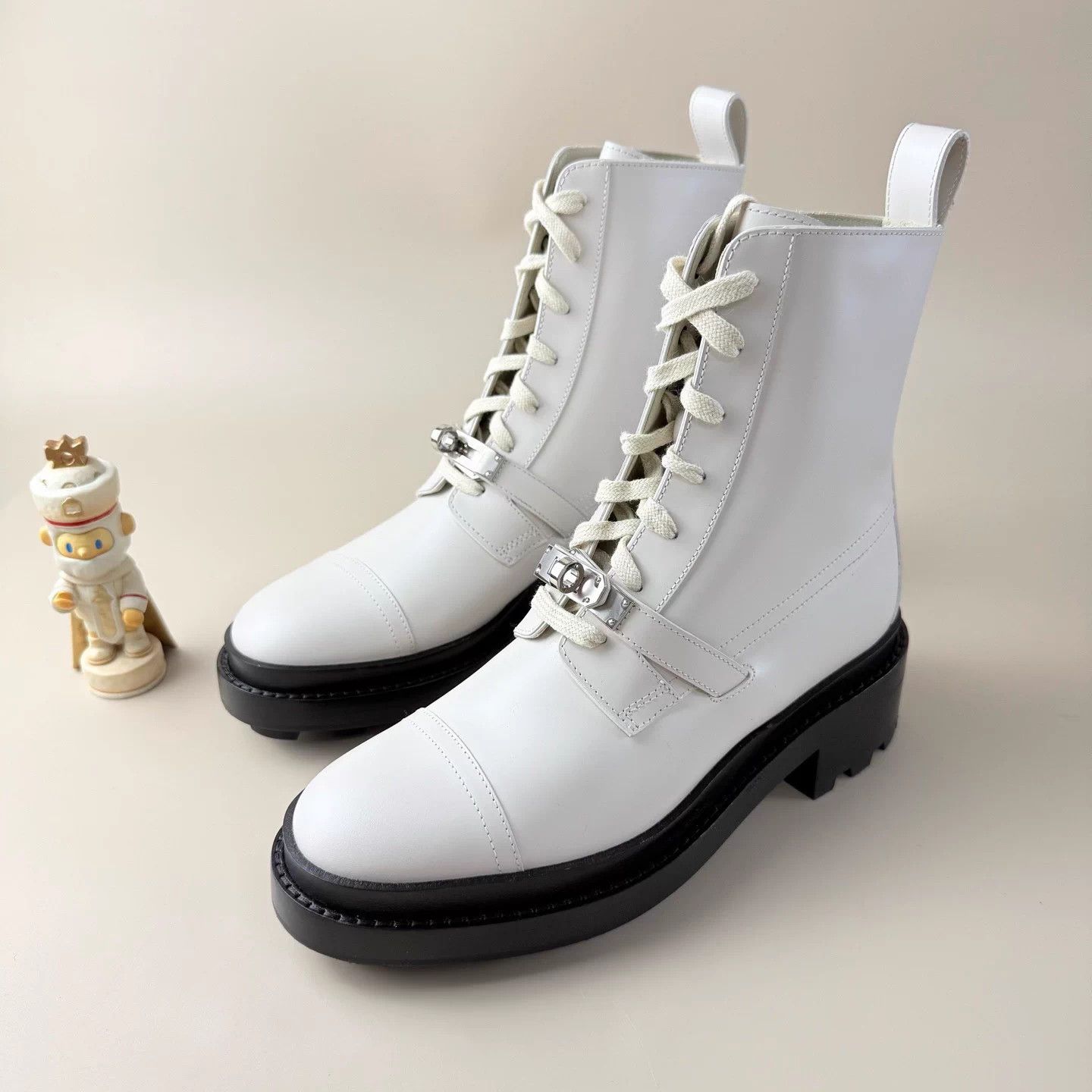Hermes Hermes Ivory Kelly buckle laced short boots EU36.5 Size US 5.5 / IT 35.5 - 1 Thumbnail