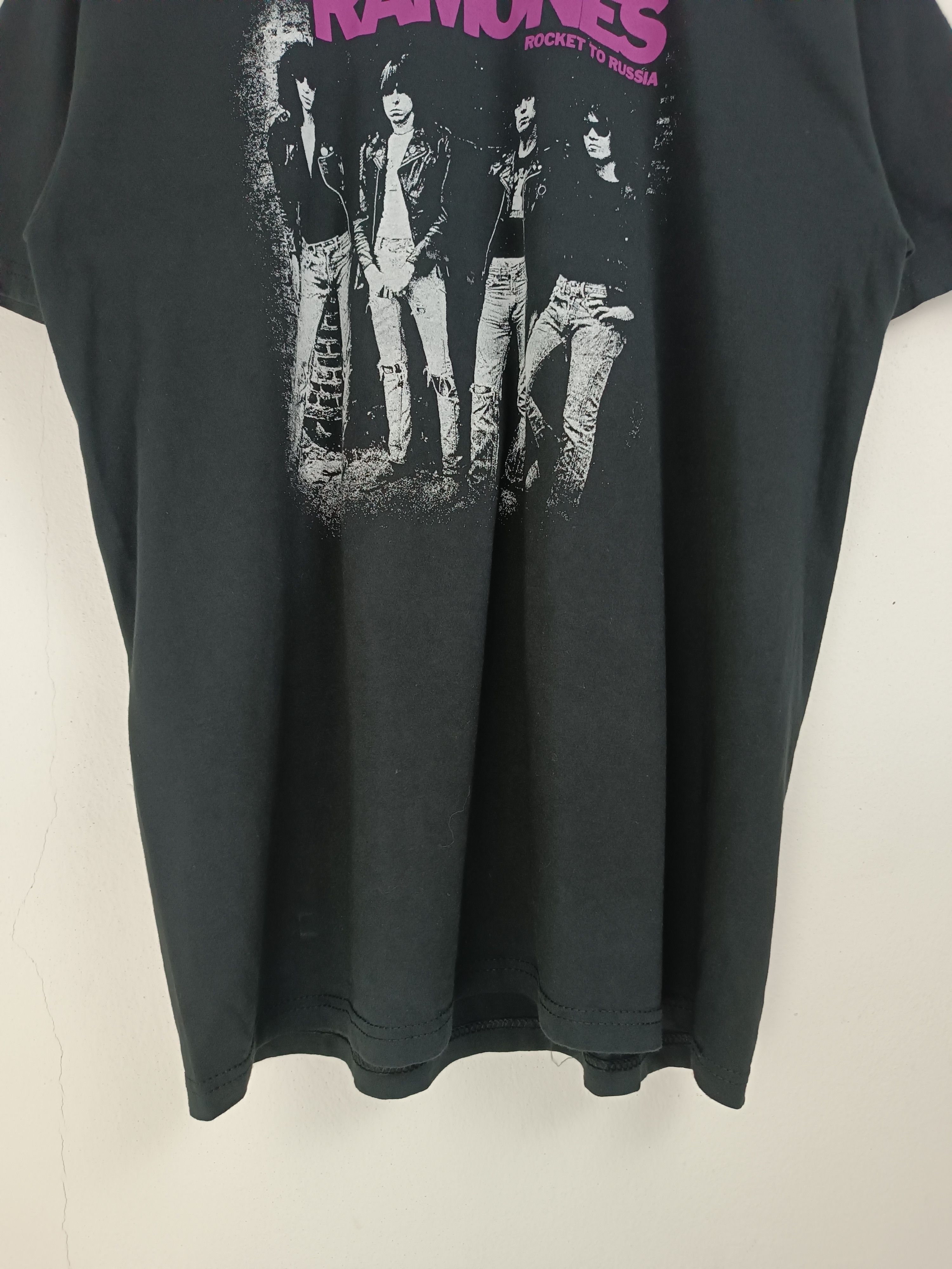 Band Tees VINTAGE RAMONES ROCKET TO RUSSIA TEE rancid bad religion Size US L / EU 52-54 / 3 - 10 Thumbnail