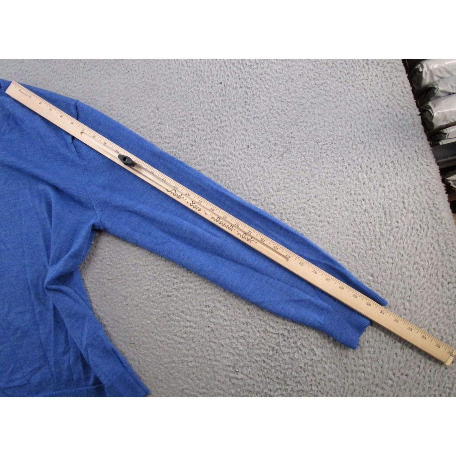 Gap Gap Blue V-Neck 100% Italian Merino Wool Sweater L Vintage Y2K Pullover Knit Mens Skein Size US L / EU 52-54 / 3 - 7 Thumbnail