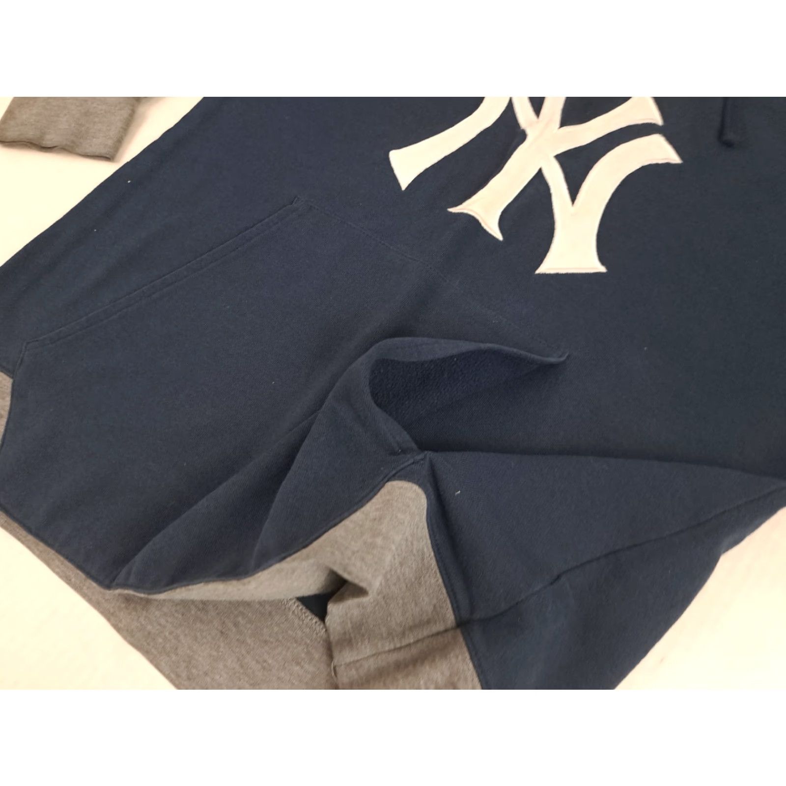 Vintage VINTAGE New York Yankees Baseball Small Woman Stitched Logo Hoodie Size S / US 4 / IT 40 - 3 Thumbnail