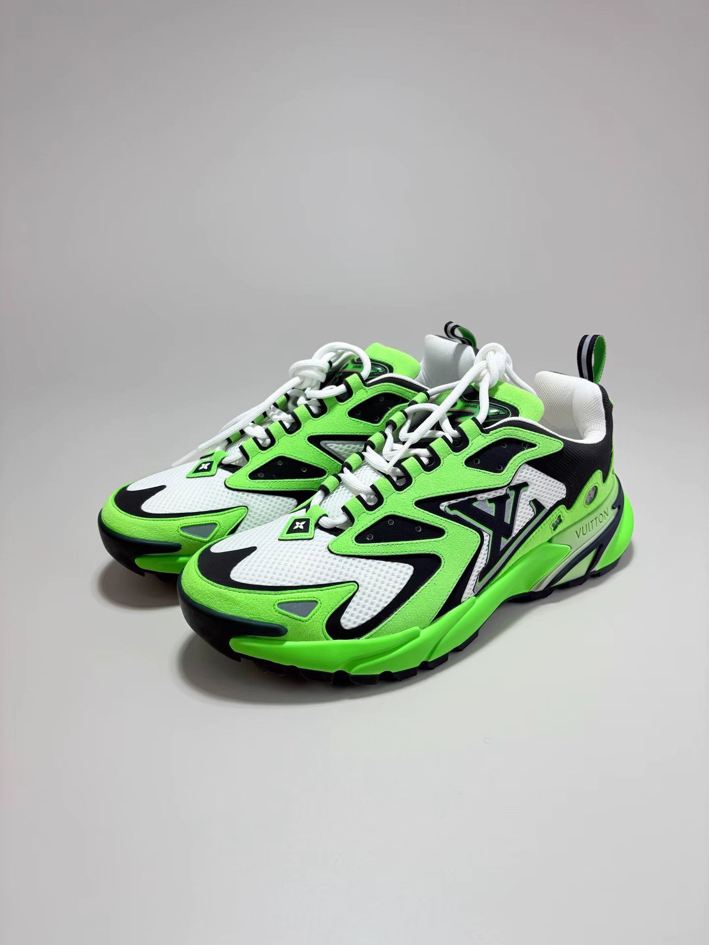 Louis Vuitton LOUIS VUITTON LV RUNNER Sneakers K1 Size US 7 / EU 40 - 2 Thumbnail