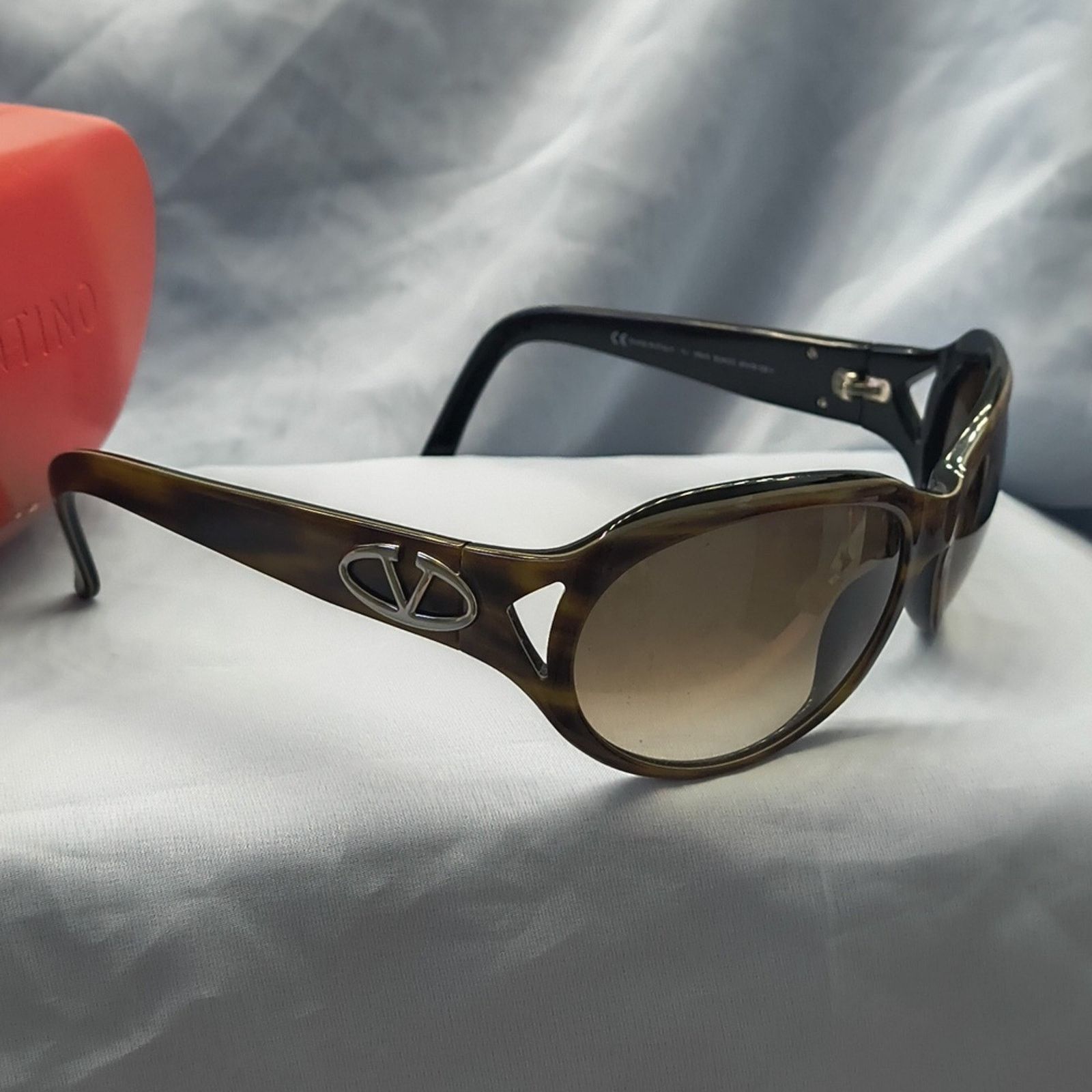 Valentino Valentino Garavani Tortoise Shell Sunglasses Size ONE SIZE - 4 Thumbnail