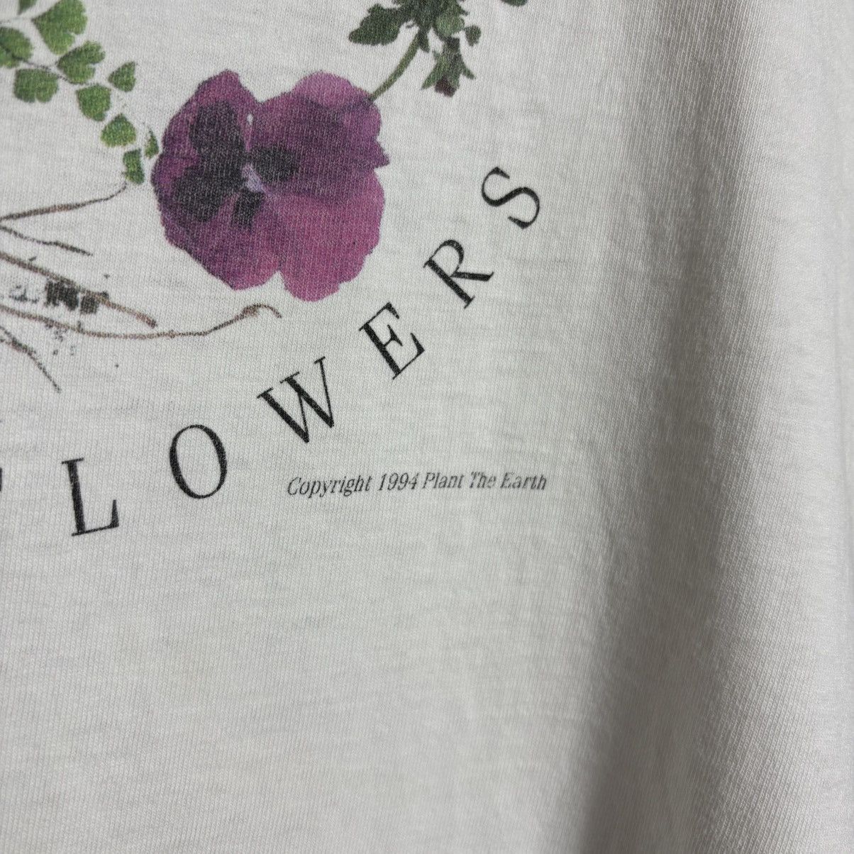 Vintage Vintage 90s Planet The Earth With Flowers Art T-Shirt Size US XL / EU 56 / 4 - 5 Thumbnail