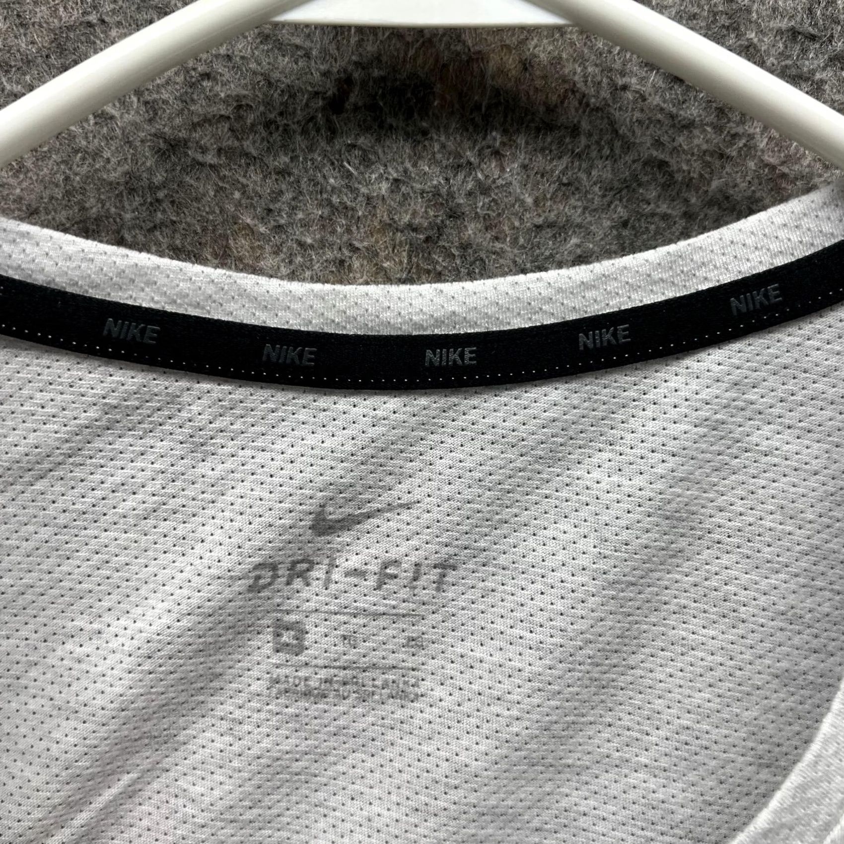 Nike Nike Dri-Fit Shirt Men XL Gray Short Sleeve Crew Neck Logo Nike Dri-Fit T-Shirt Regular Fit All Seasons Adults Size US XL / EU 56 / 4 - 5 Thumbnail