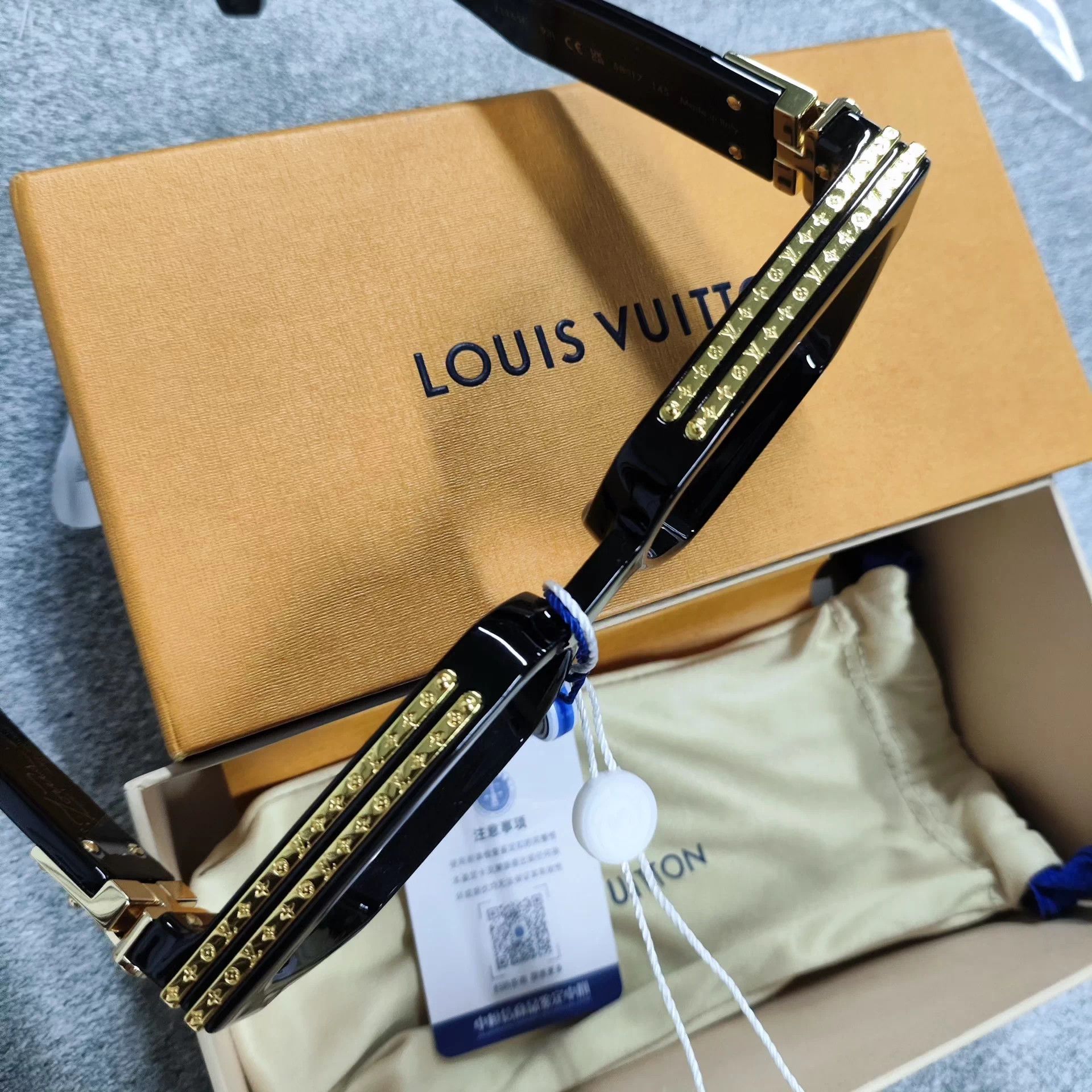 Louis Vuitton LV new authentic black sunglasses Size ONE SIZE - 2 Thumbnail