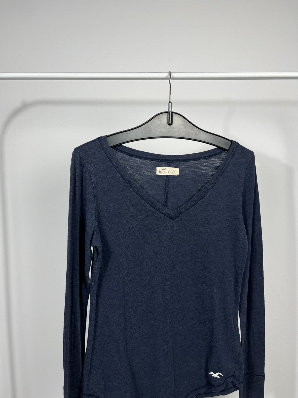 Hollister Hollister Womens Navy V Neck Long Sleeve Top Size S Casual Size S / US 4 / IT 40 - 2 Thumbnail