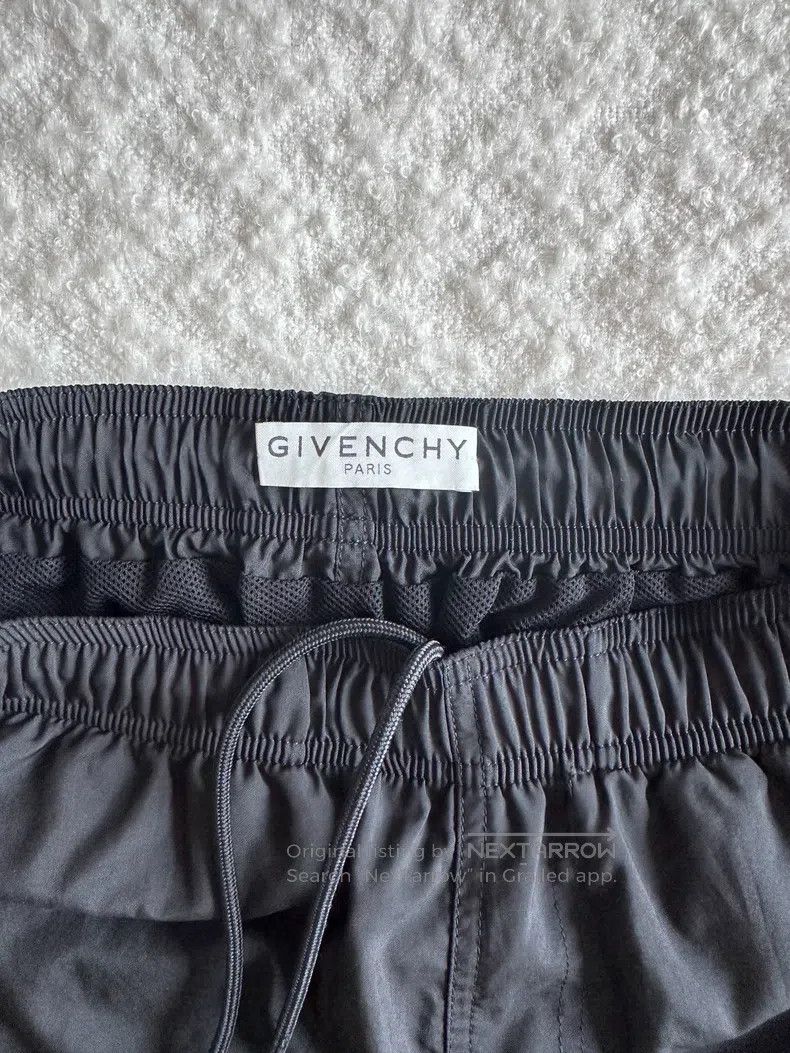 Givenchy Givenchy size S Logo lettering shorts, size S Size US 27 - 7 Thumbnail