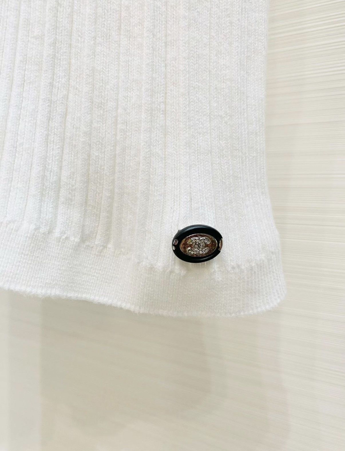 Chanel Chanel F36 White Logo Knit T-Shirt J33 Size XS / US 0-2 / IT 36-38 - 4 Thumbnail