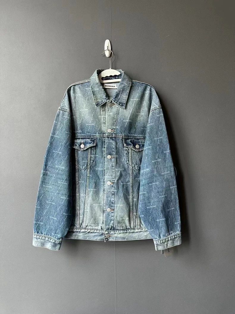 Balenciaga Balenciaga size 36 Full Print Denim Jacket Size M / US 6-8 / IT 42-44 - 1 Thumbnail