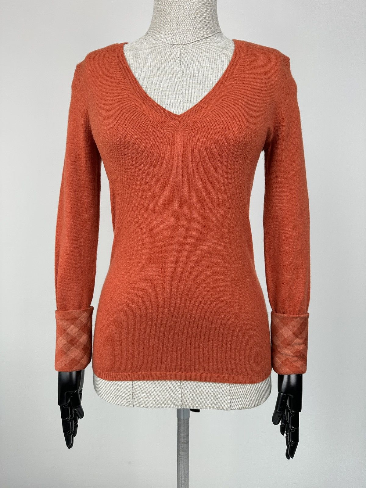 Burberry BURBERRY BRIT 100% Cashmere V-Neck Pulover Sweater Women’s Size XS / US 0-2 / IT 36-38 - 9 Thumbnail