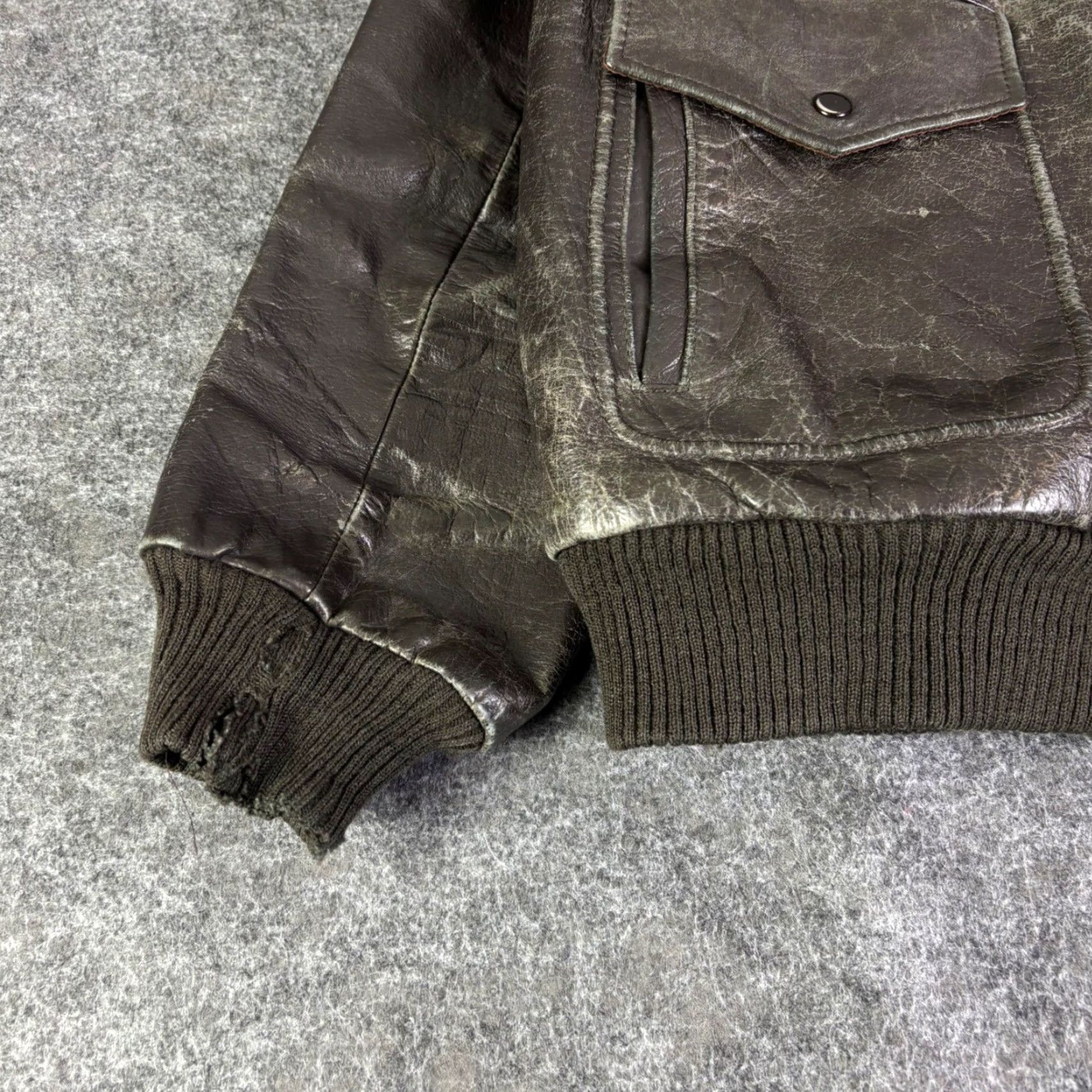 Vintage VINTAGE Wilsons House of Suede Leather Bomber Jacket Brown Distressed Aviator Mens 44 Size US S / EU 44-46 / 1 - 7 Thumbnail