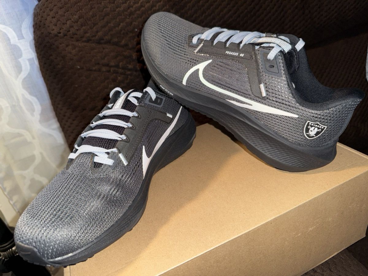Nike Nike Air Zoom Pegasus 40 NFL “Las Vegas Raiders” New in Box! Size US 8.5 / EU 41-42 - 2 Thumbnail