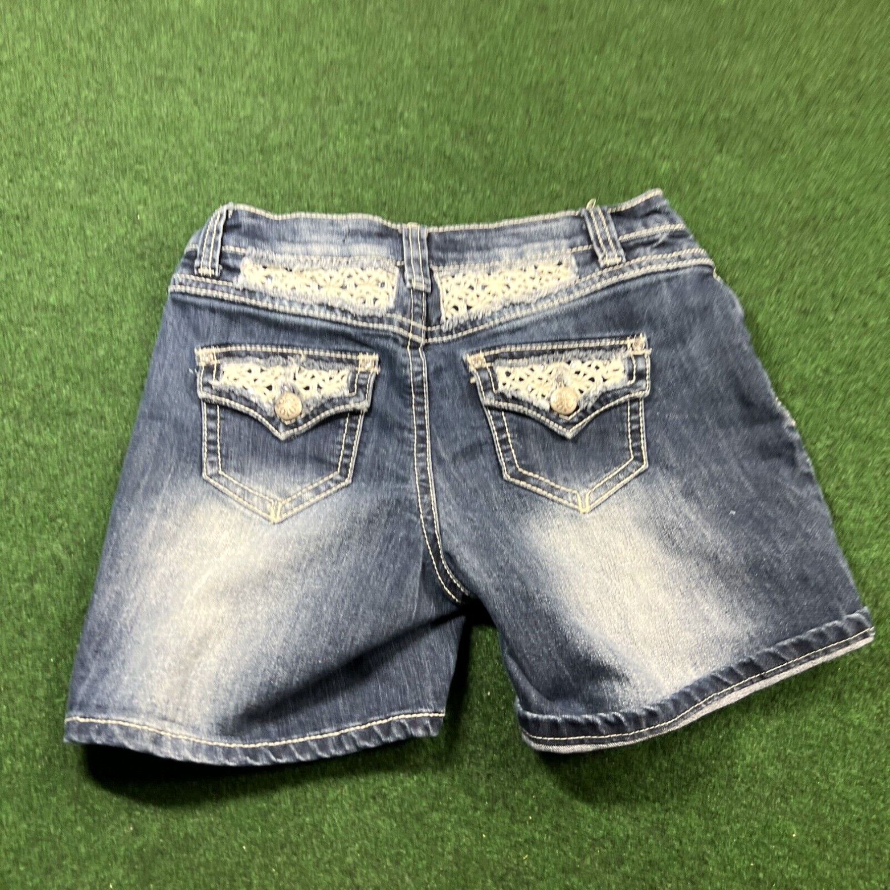 Vintage Cato Womens Embellished Bling Pockets Cuffed Denim Shorts Size 8 Preowned Size 30" / US 8 / IT 44 - 4 Thumbnail